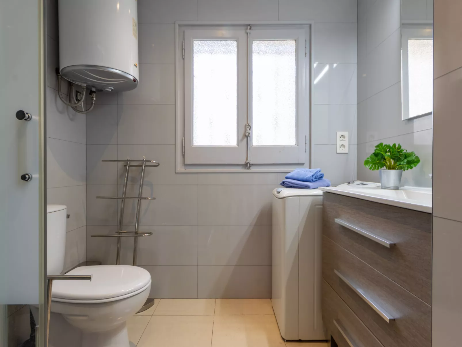 Higini Angles - Binnen