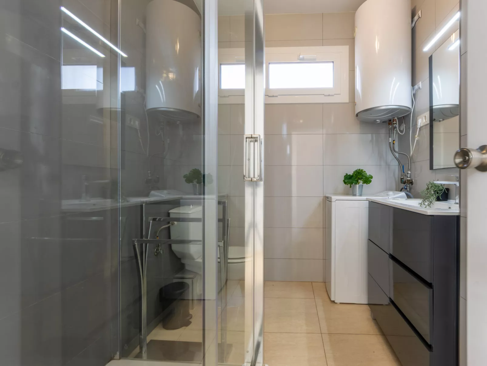 Higini Angles - Binnen