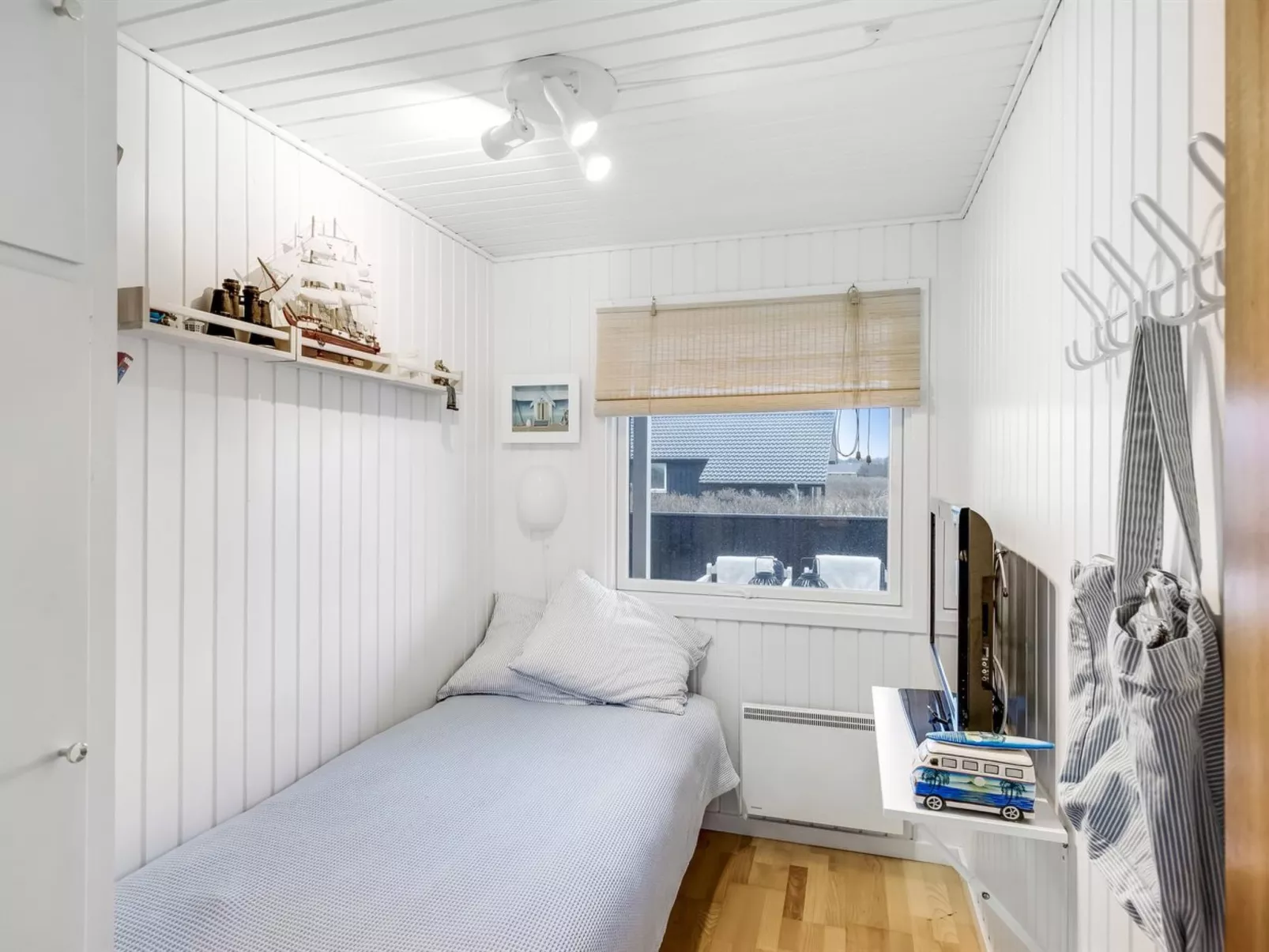 "Alvia" - 250m from the sea - Binnen