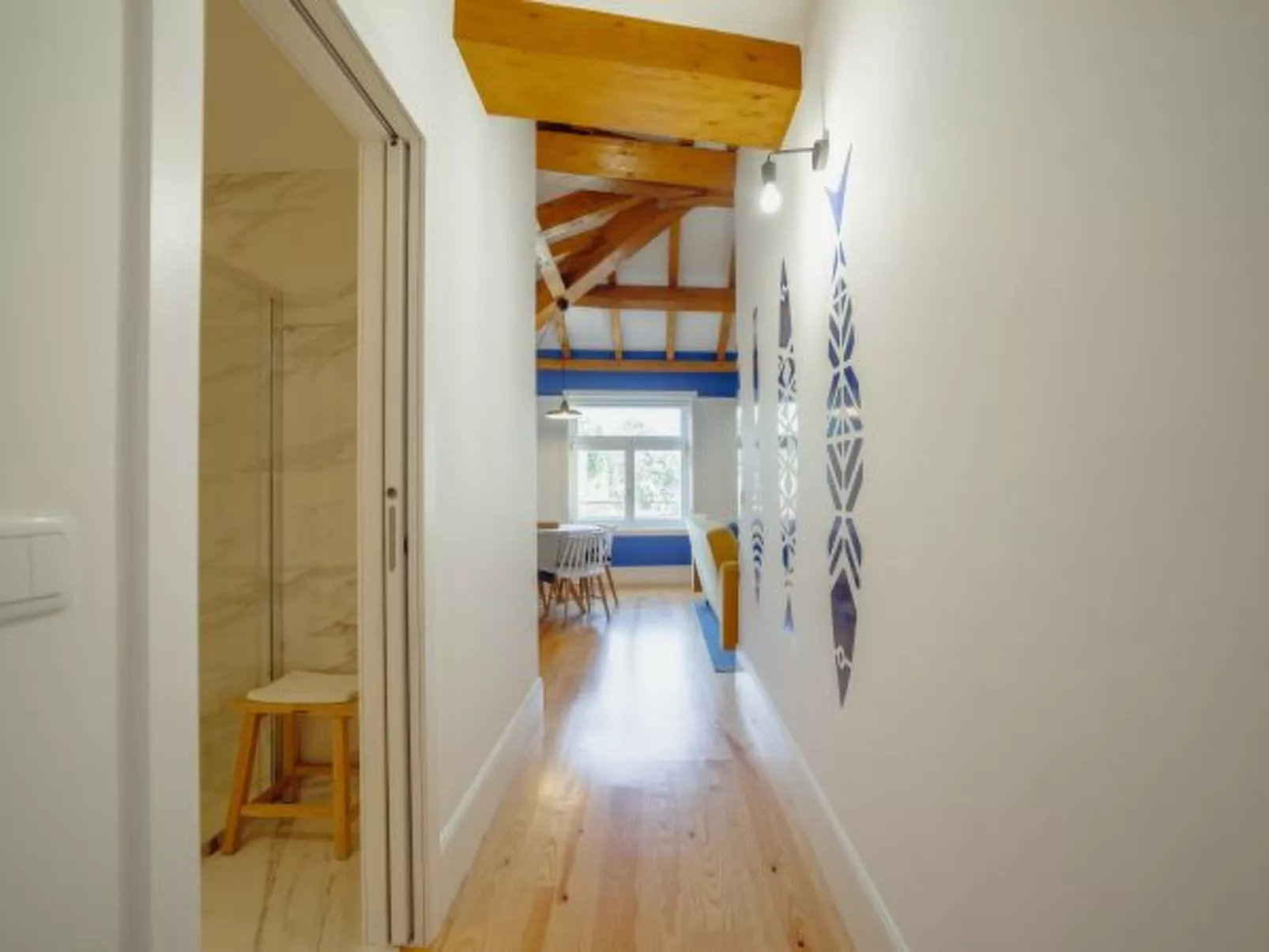 DOWNTOWN PRIME with TERRACE by VACATIONY - Binnen