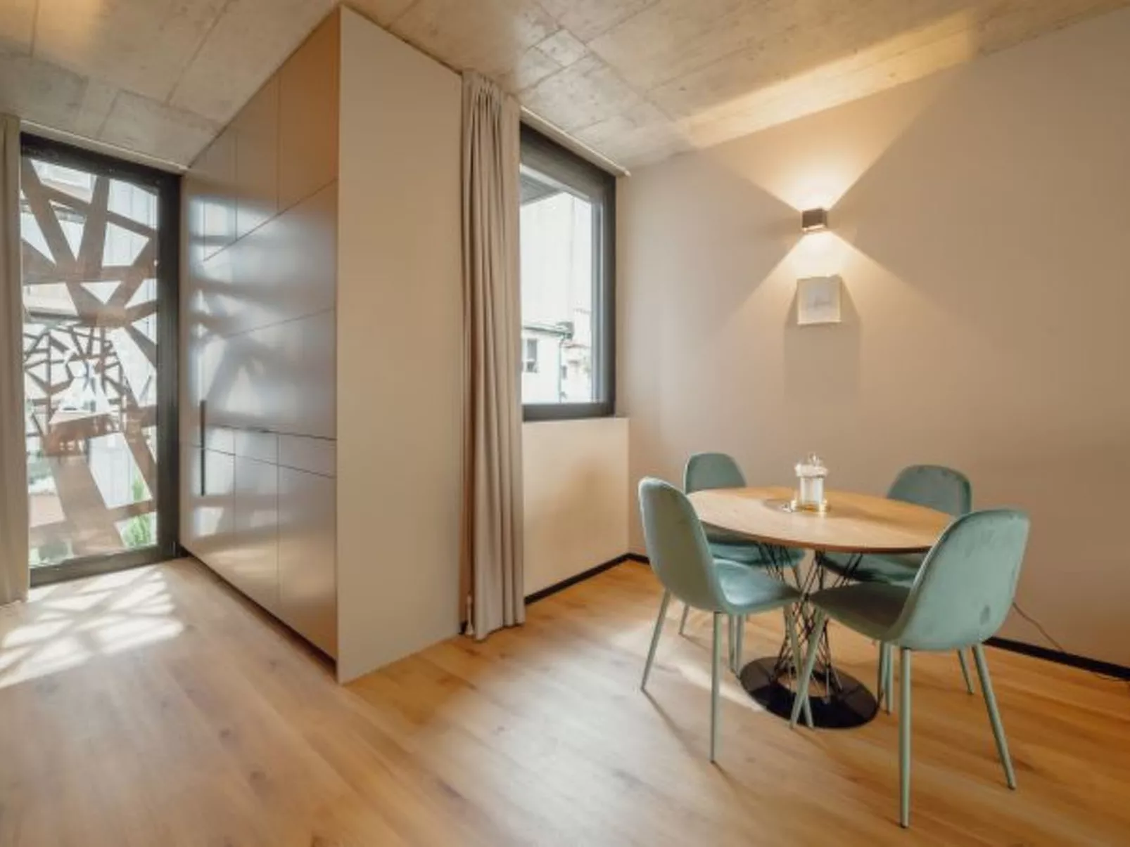 CITY CENTER PREMIUM with GARAGE by VACATIONY - Binnen