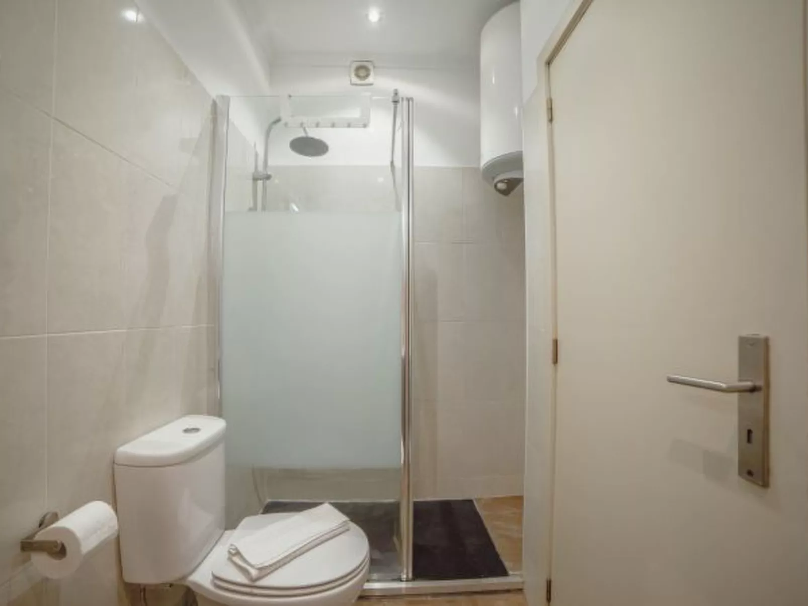 ALEGRIA CITY CENTER with ELEVATOR by VACATIONY - Binnen