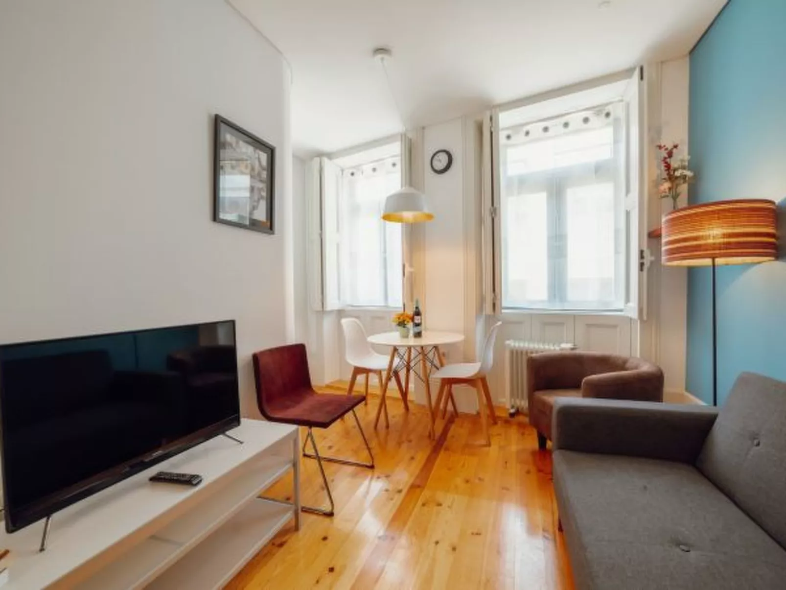 DOWNTOWN CHARMING by VACATIONY - Binnen