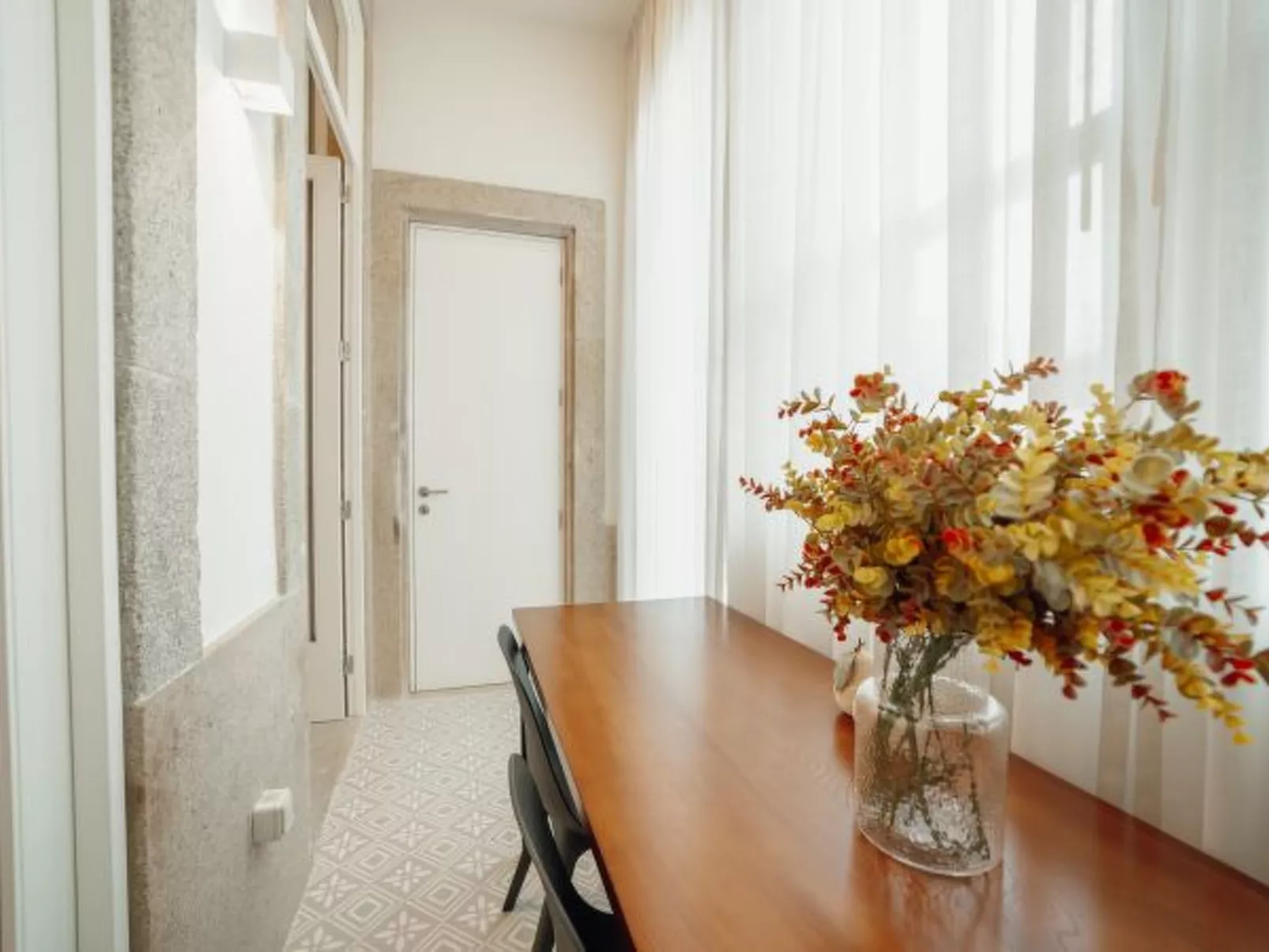 HOME WITH A POOL by VACATIONY - Binnen