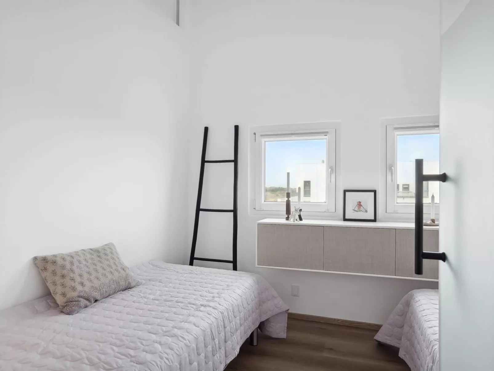 "Kaapo" - 1km from the sea - Binnen