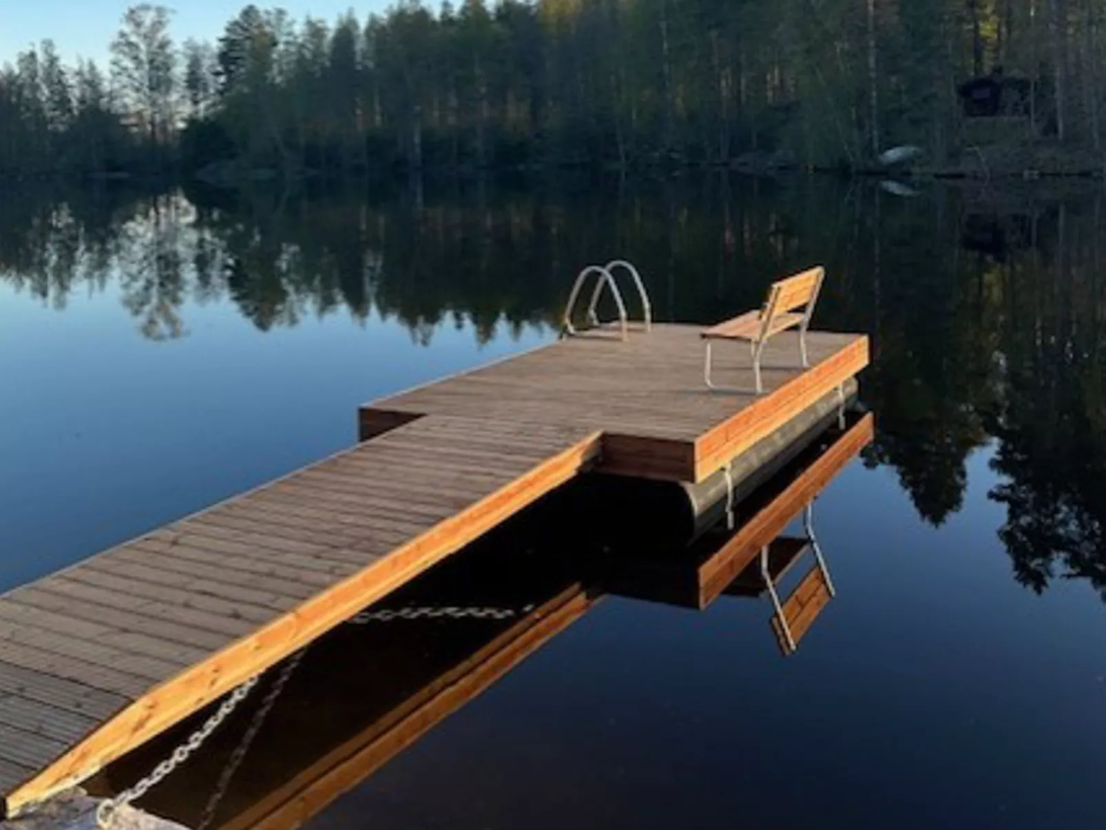 Virtaan väentupa - Binnen