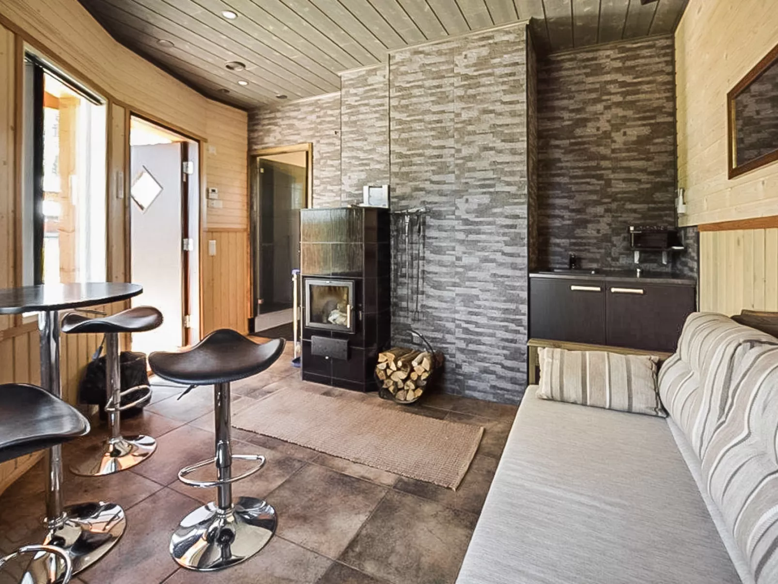 Lepovalkeinen - Binnen