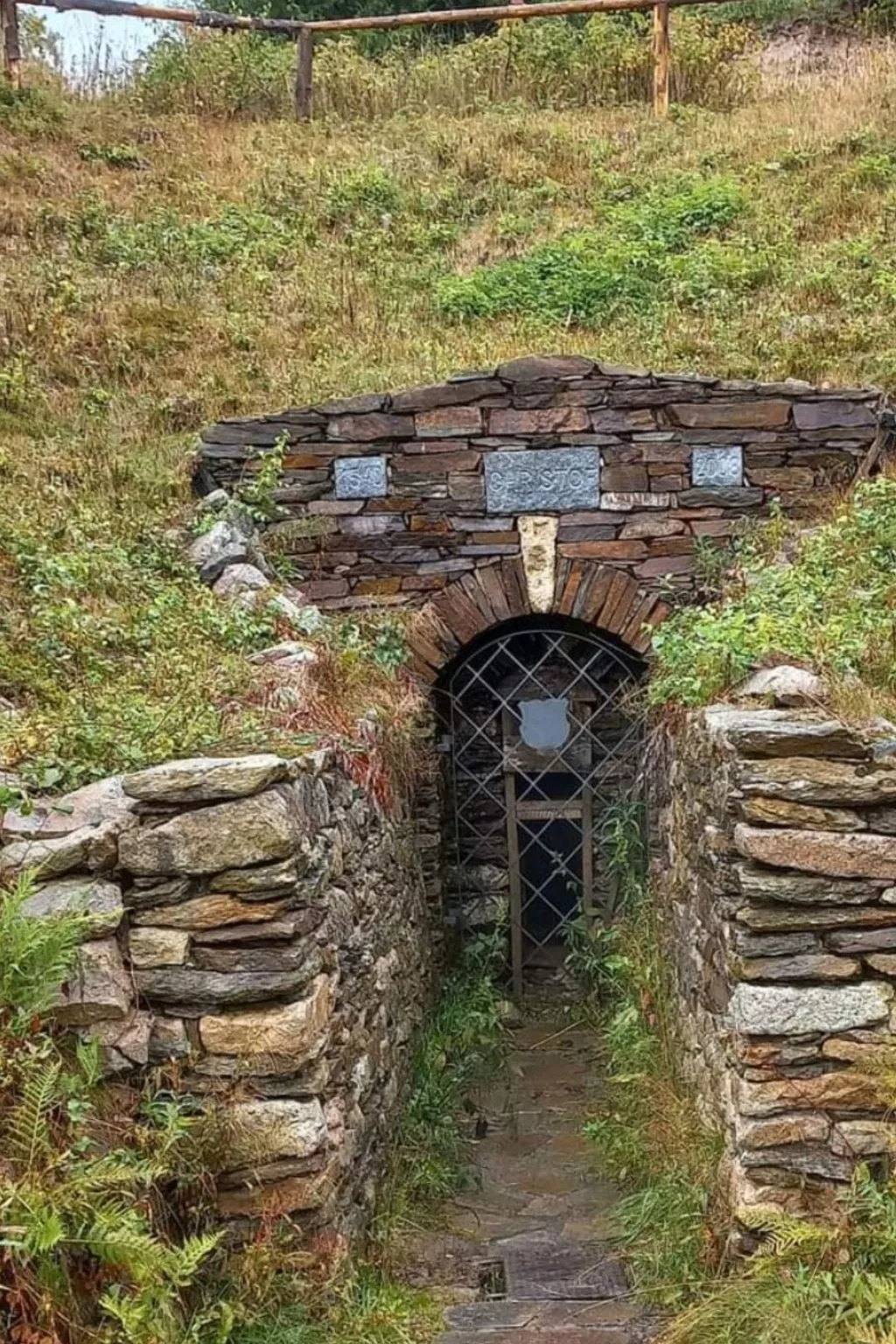Gästezimmer mit Blick auf die Berge - Buiten