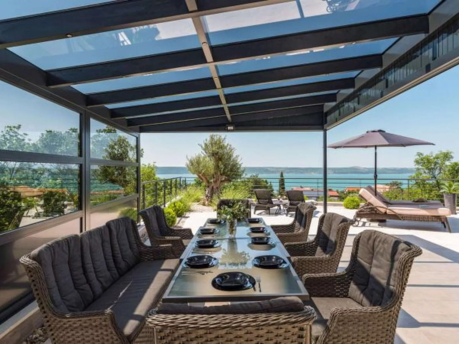 Villa Royal Hill with pool - Image-tags.info