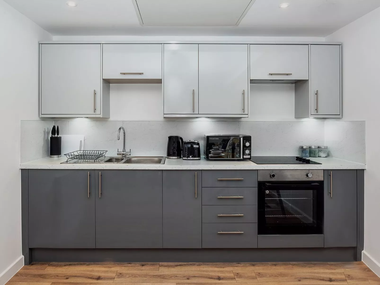 Brandneue, zentrale 2-Zimmer-Wohnung für 6 Gäste - Binnen