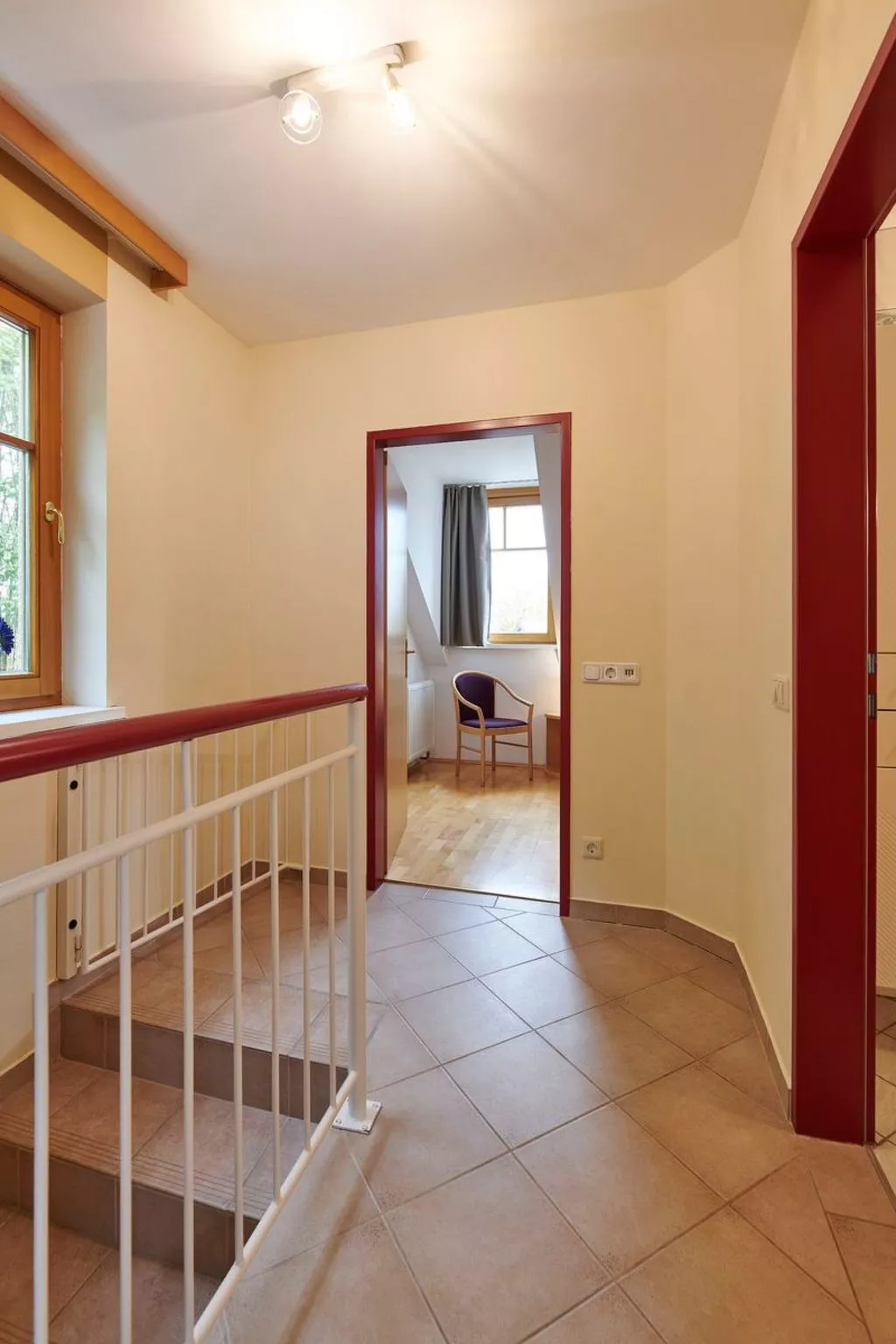 DAS BURGENNEST - Binnen