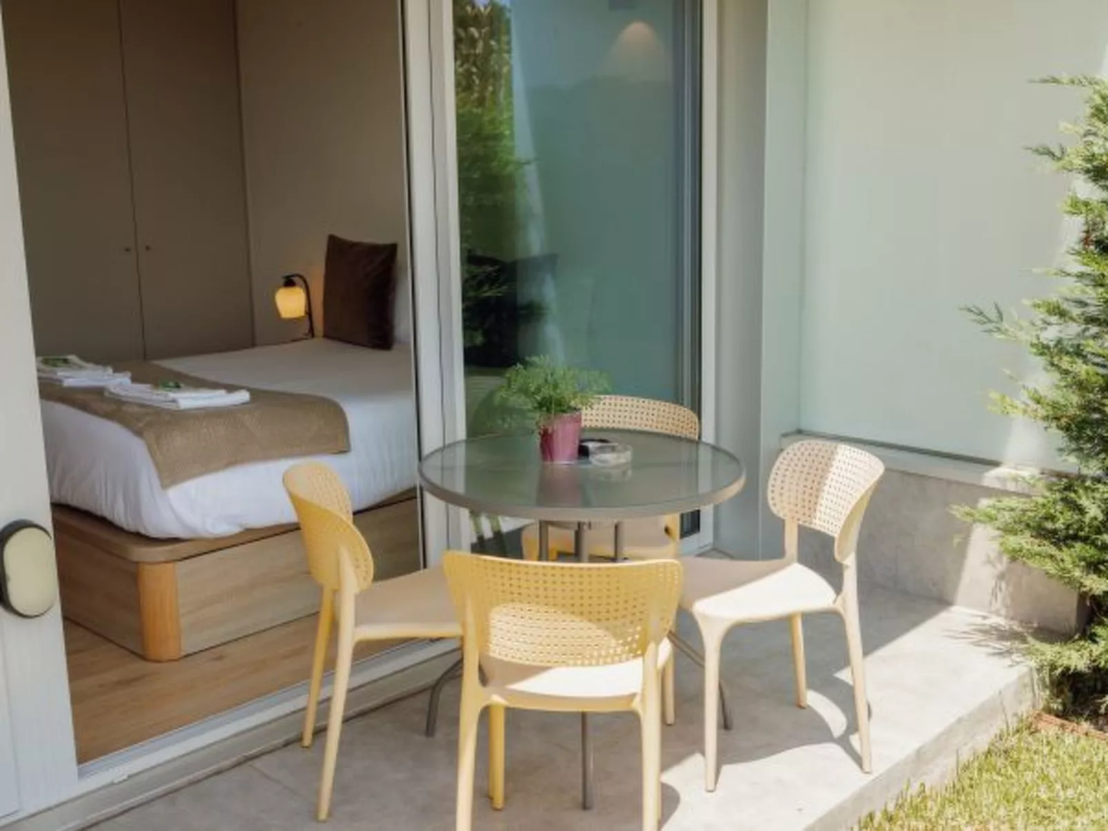 AMAZING DESIGN GARDEN with POOL by VACATIONY - Buiten