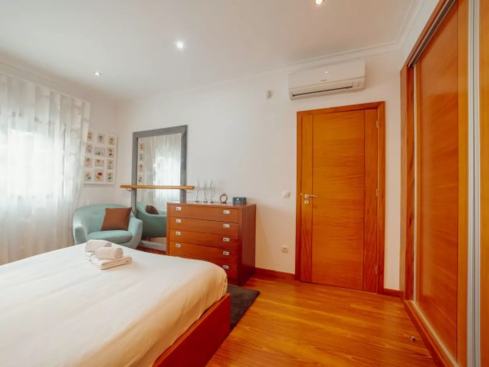 POOL & CINEMA VILLA by VACATIONY - Binnen