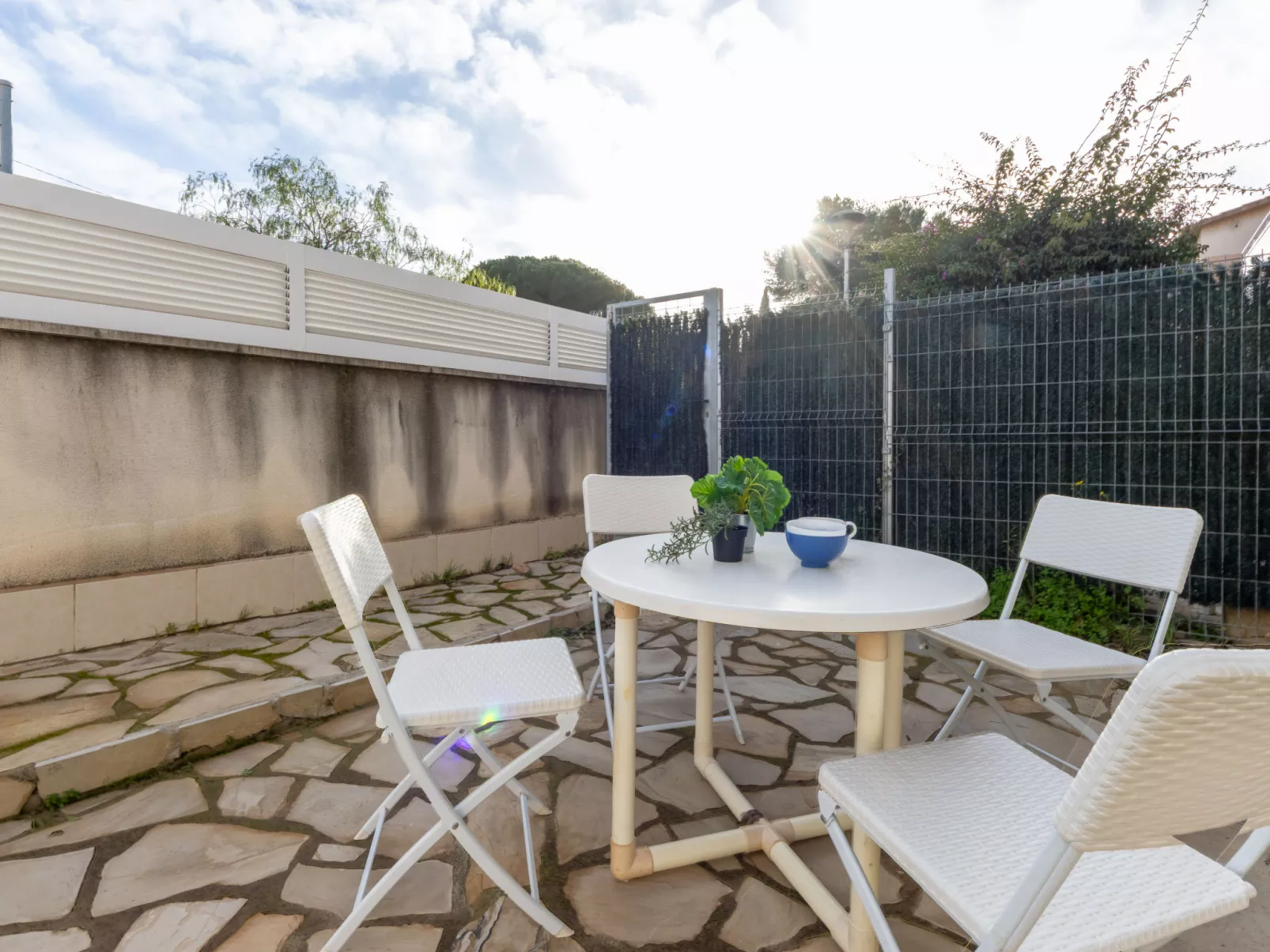 Higini Angles - Buiten