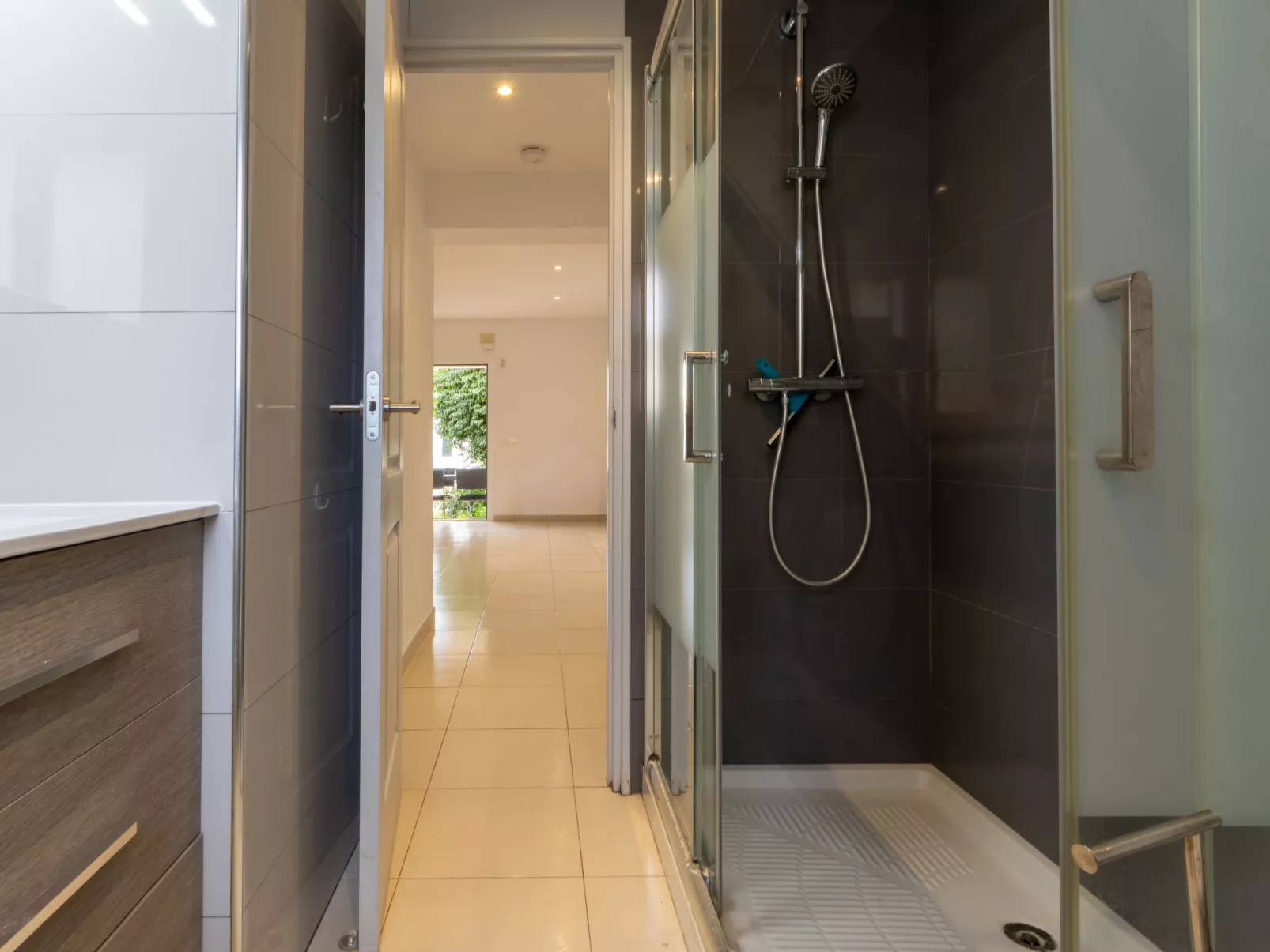 Higini Angles - Binnen