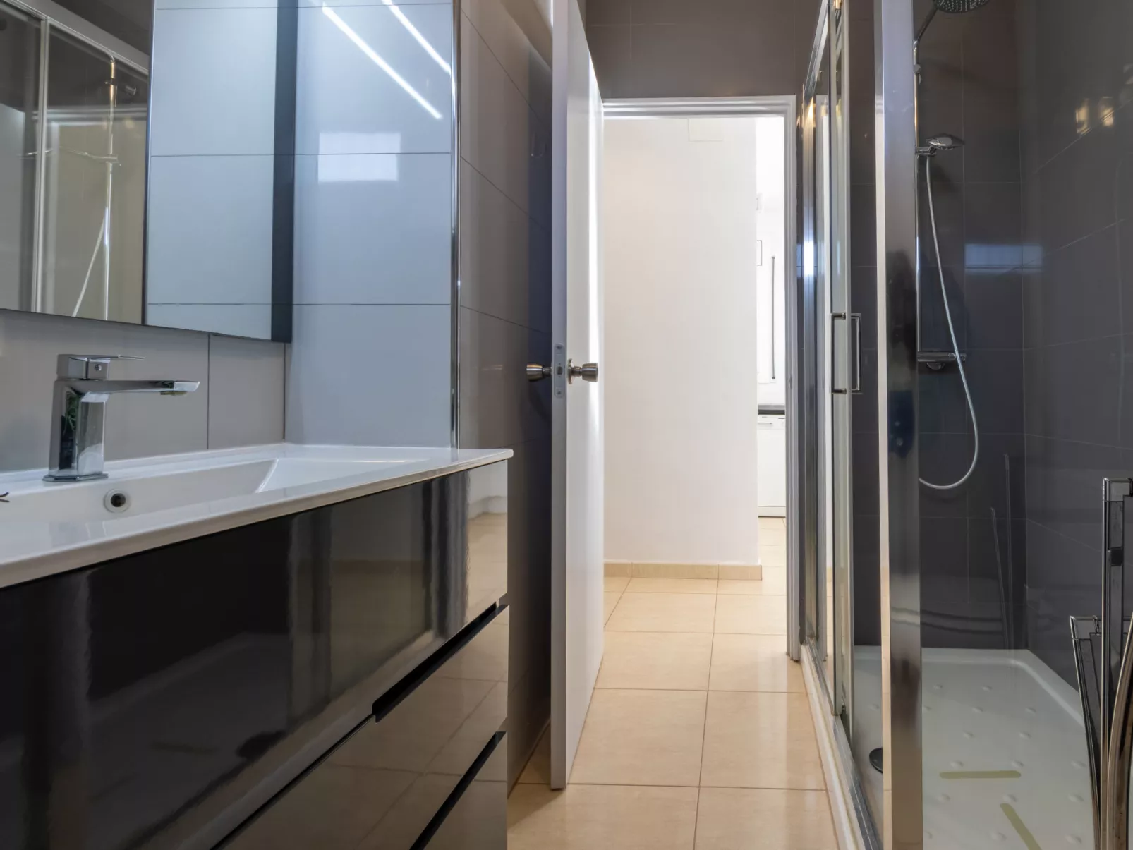 Higini Angles - Binnen