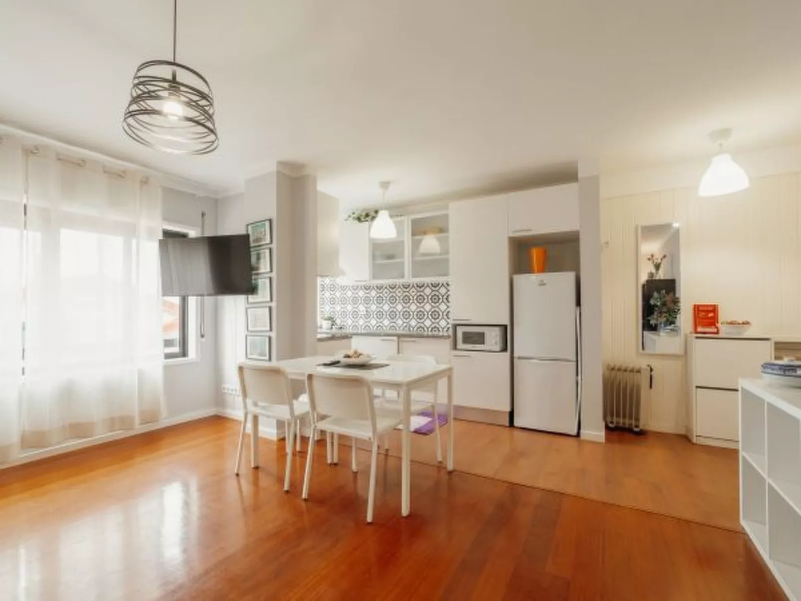 ESPINHO SEAWALK AND SEAVIEW by VACATIONY - Binnen