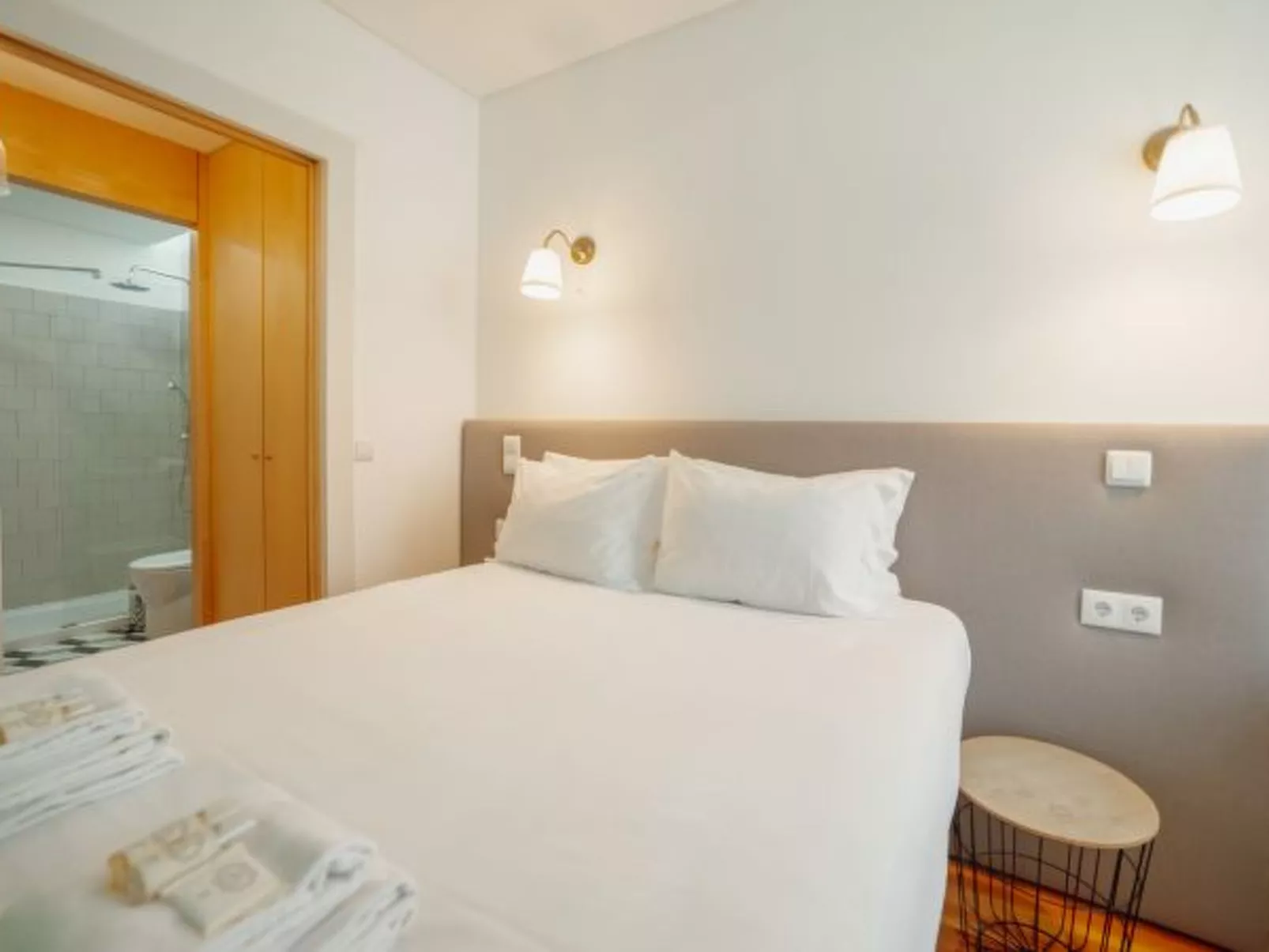 DOWNTOWN CHARMING by VACATIONY - Binnen