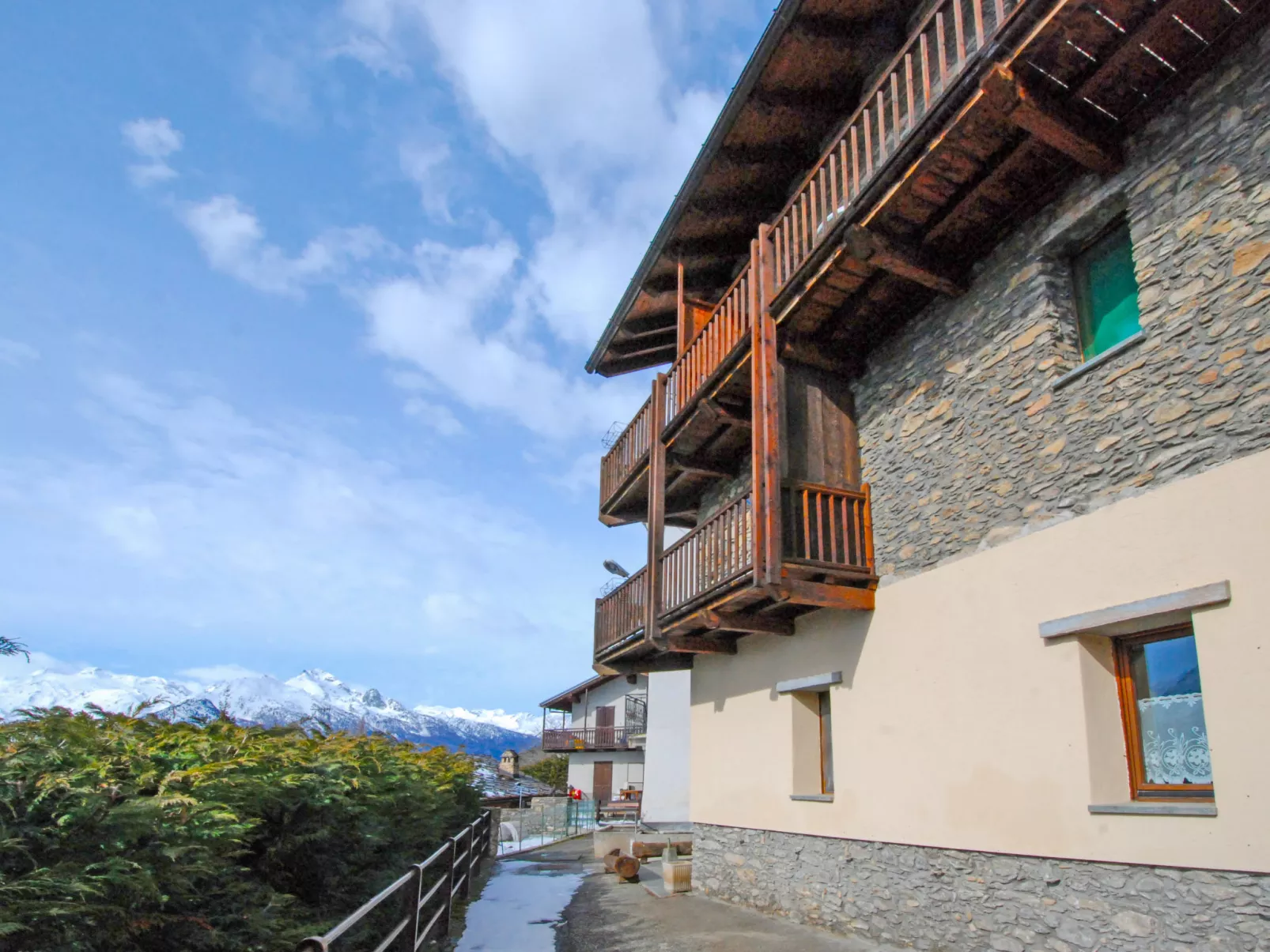 Grand Sarriod - Buiten