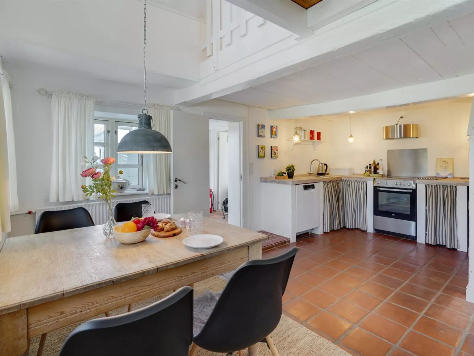 "Gyril" - 100m from the sea - Binnen