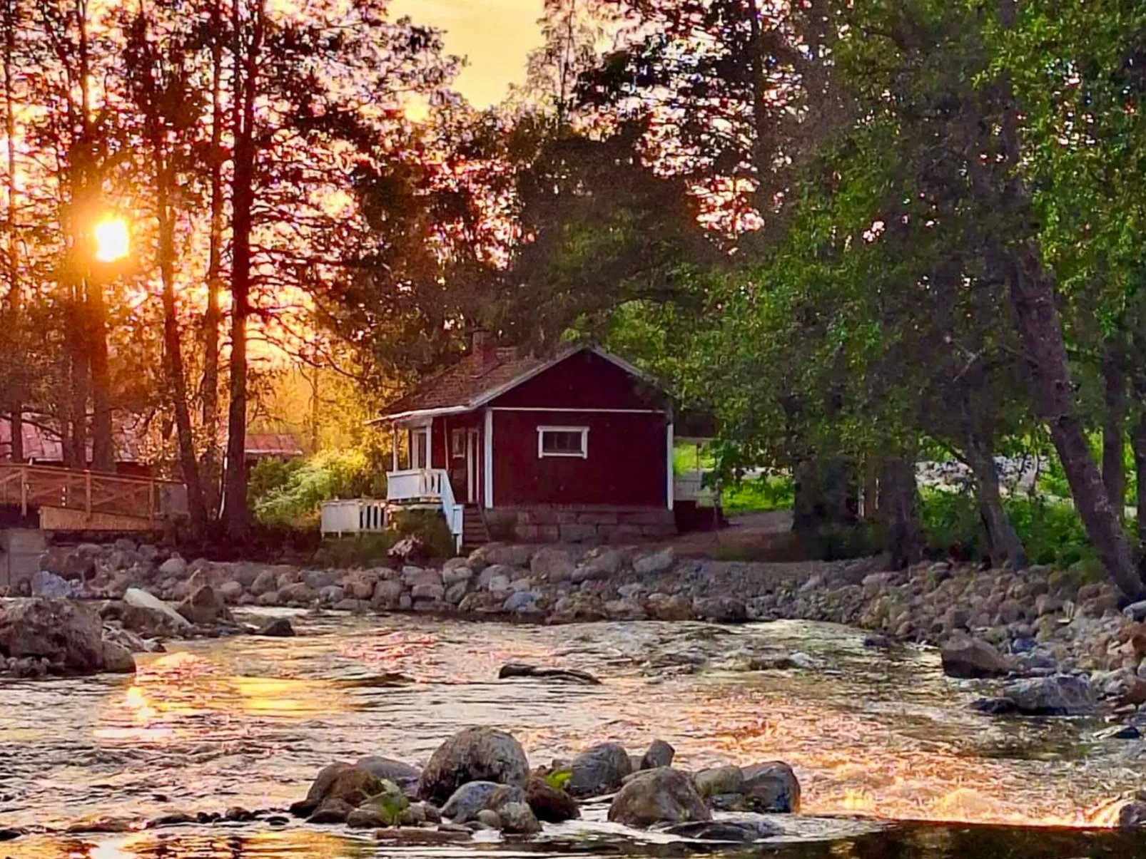 Virtaan väentupa - Binnen