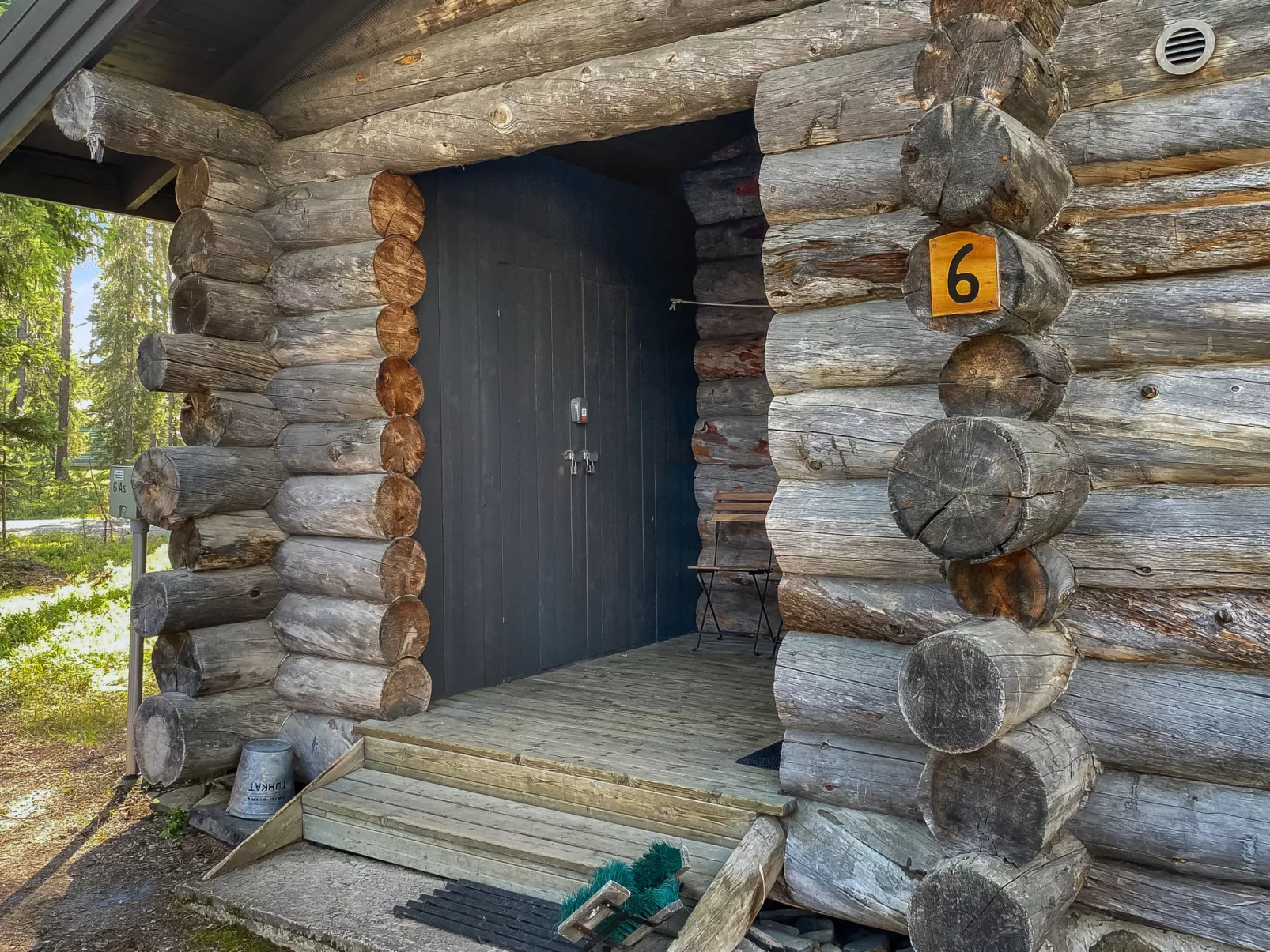 Kuusi-ruka 6 - Binnen