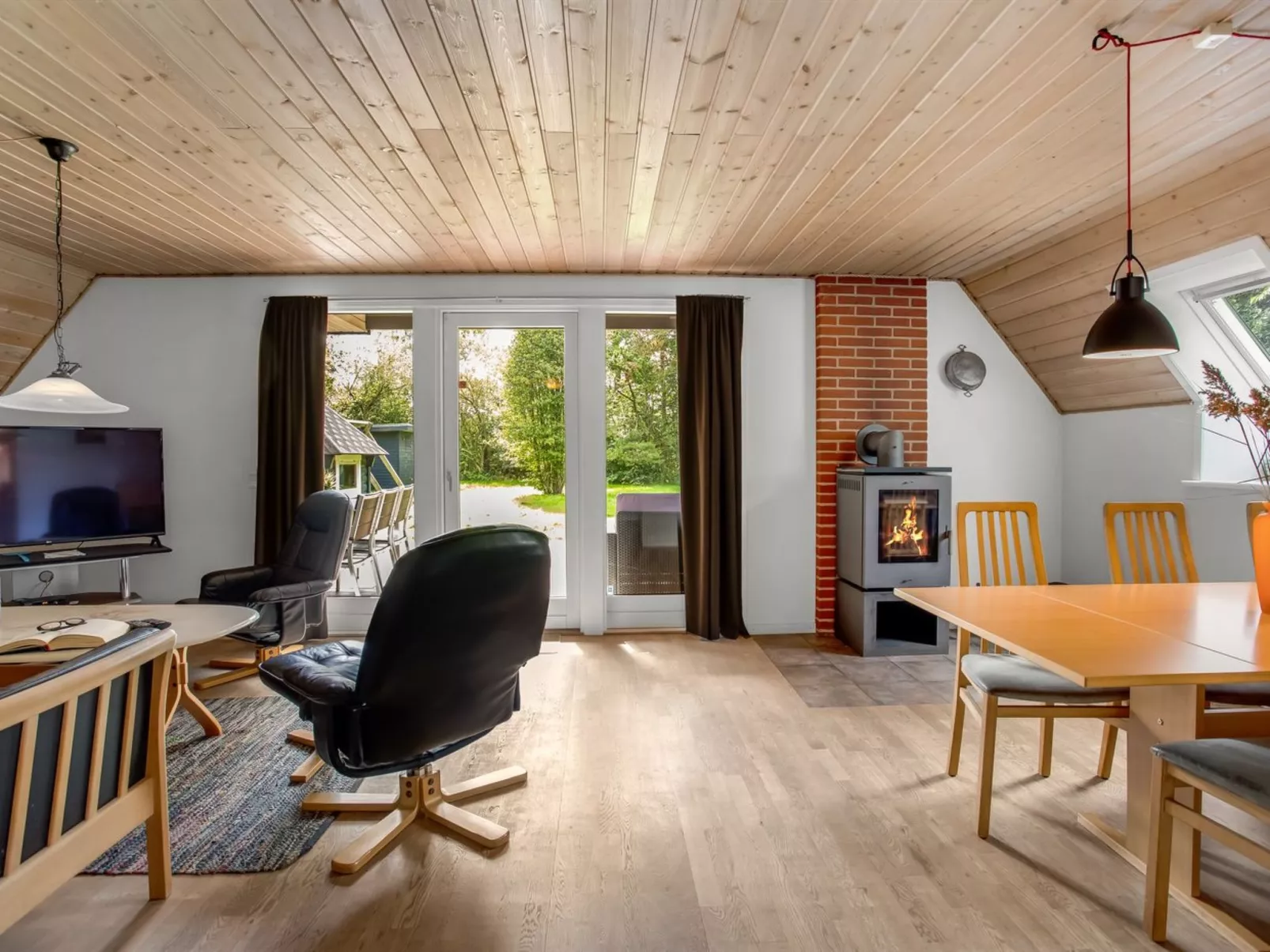 "Hannele" - 10km from the sea - Binnen