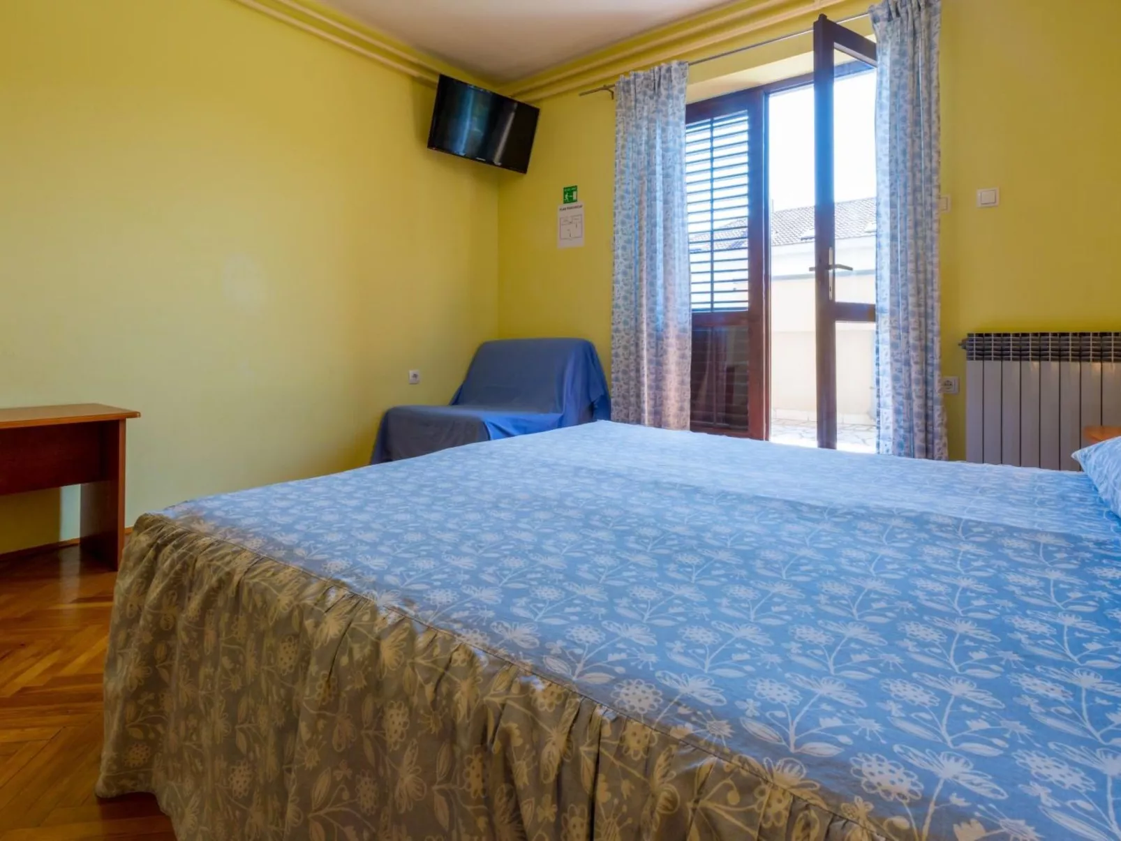 IVANKA 1 / HR-02419-01 - Binnen