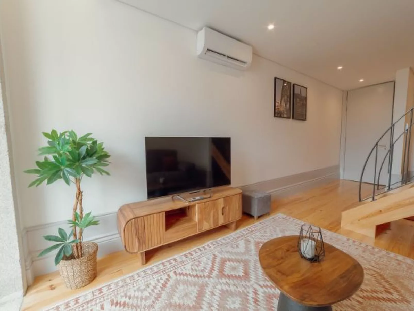 HEART OF PORTO APARTMENT F DUPLEX by VACATIONY - Binnen