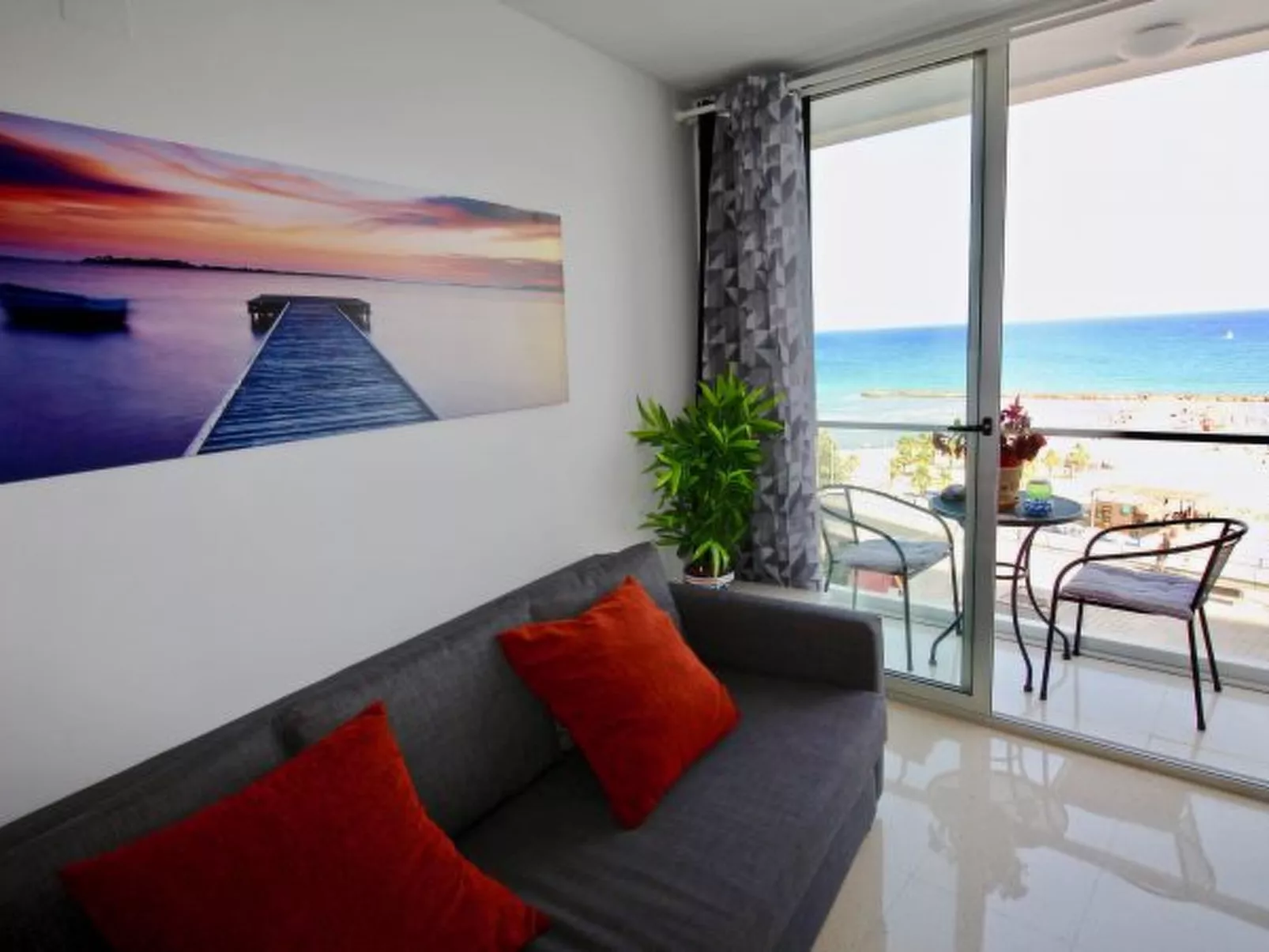 APARTAMENTO POSTIGUET CON BALCON - Binnen