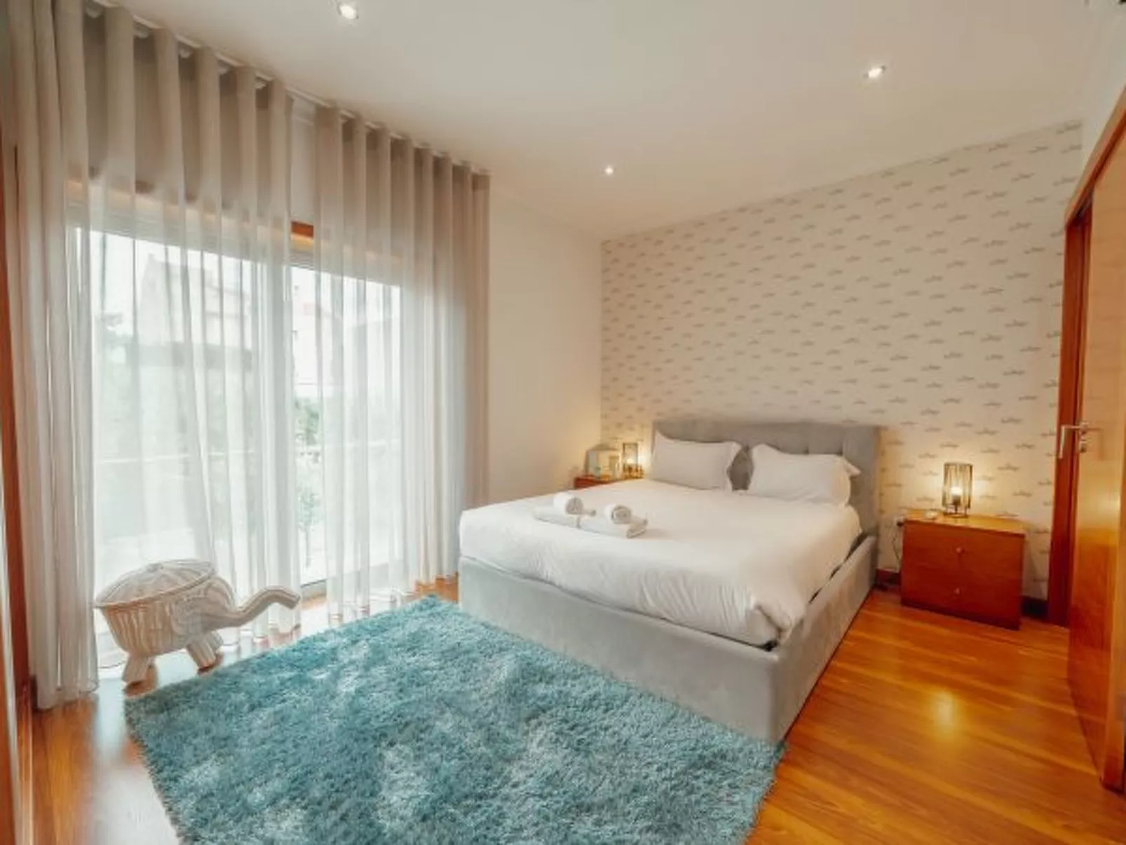 POOL & CINEMA VILLA by VACATIONY - Binnen