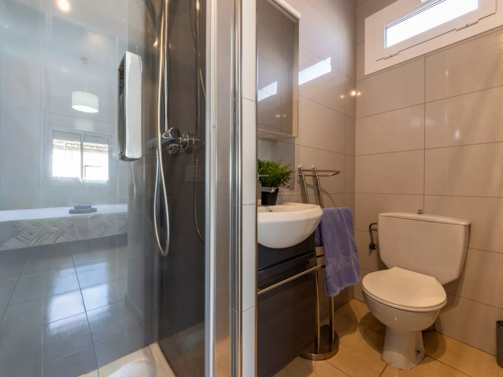 Higini Angles - Binnen