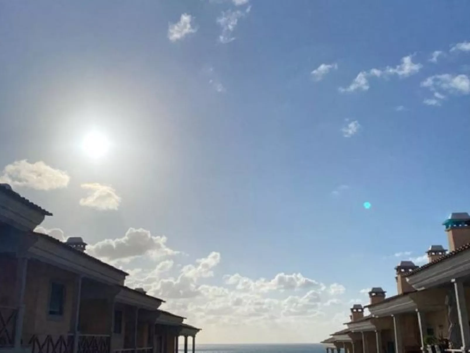 SUNSET HOUSE WITH SEAVIEW & TERRACE by VACATIONY - Buiten