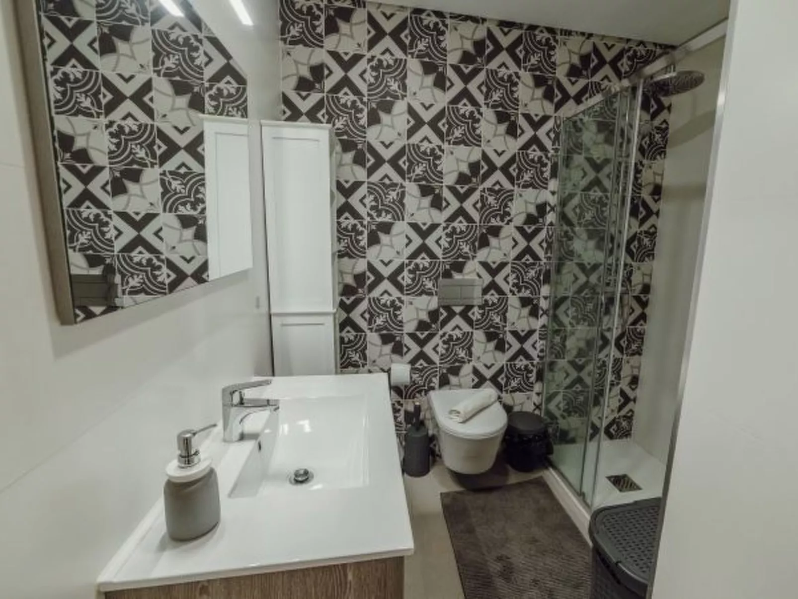 GAIA TERRACE with ELEVATOR by VACATIONY - Binnen