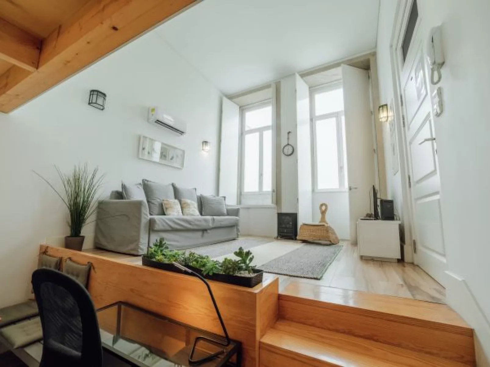 HISTORIC & BRIGHT BOLHAO MEZZANINE by VACATIONY - Binnen