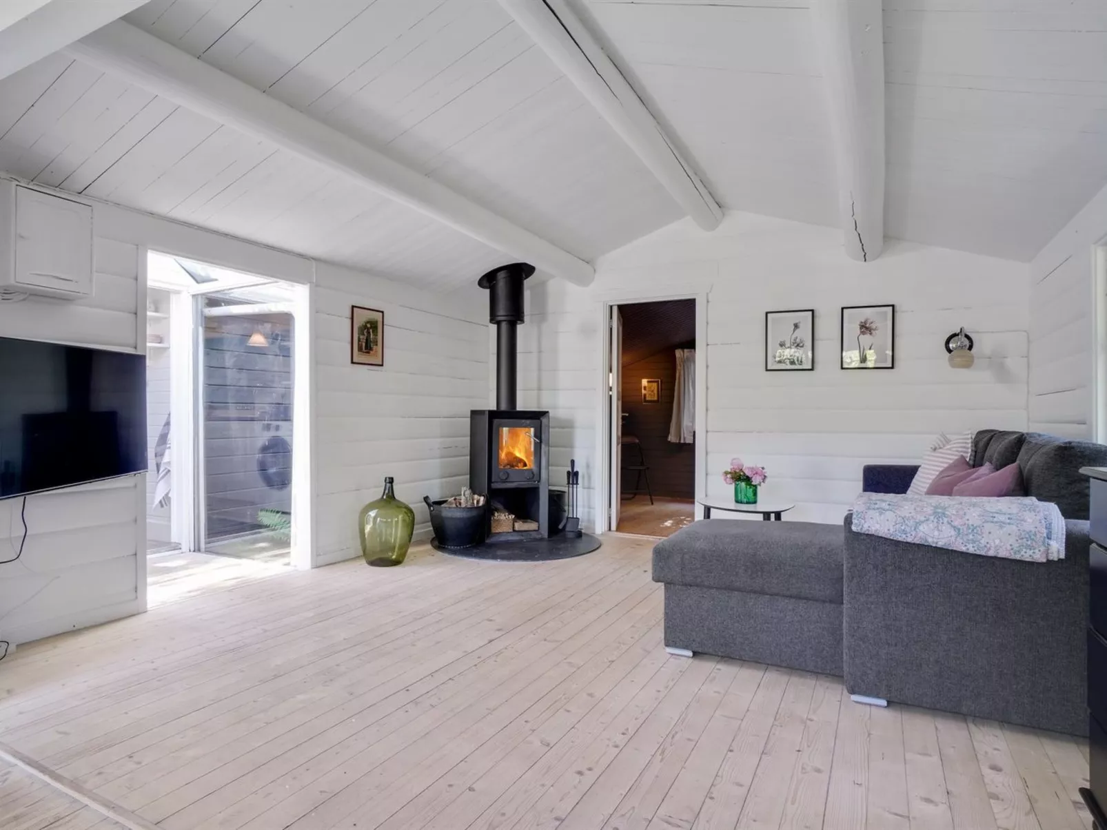 "Esaias" - 1.1km from the sea - Binnen