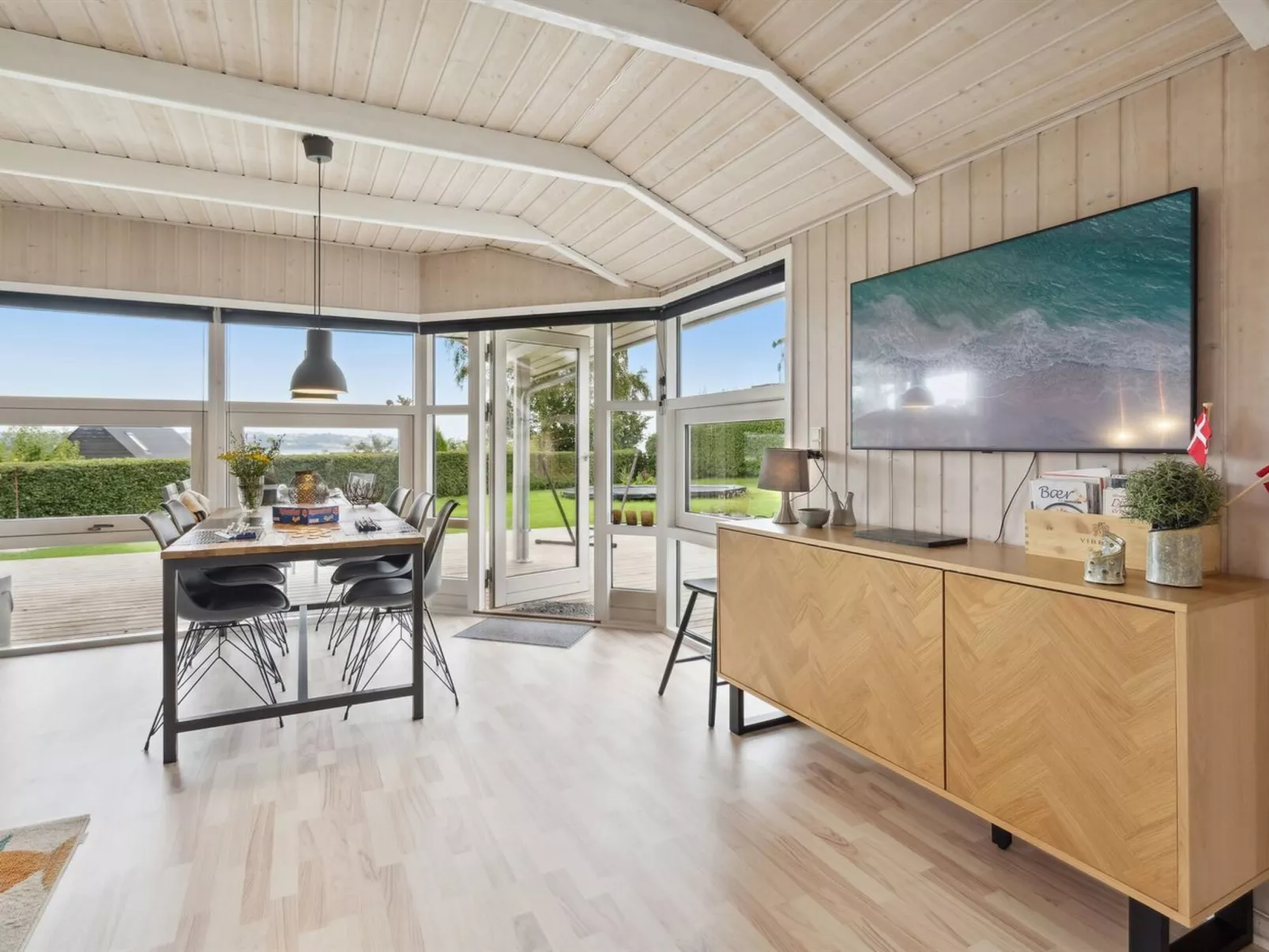 "Hjalmsvider" - 300m from the sea - Binnen