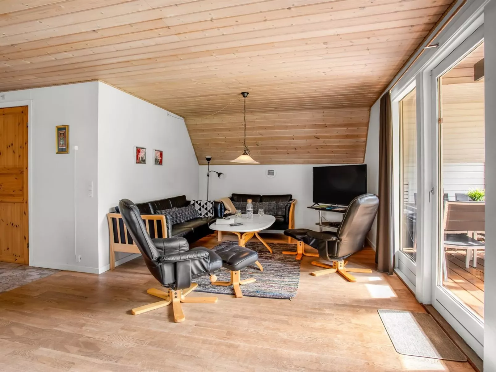 "Hannele" - 10km from the sea - Binnen