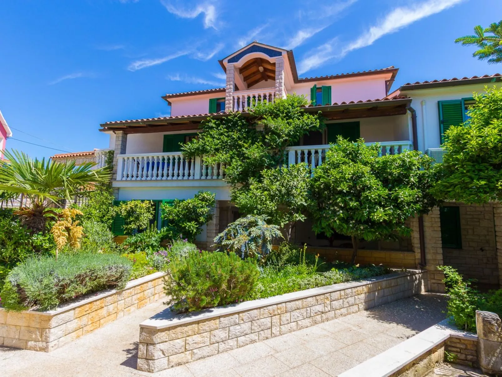 House Vjera - Buiten