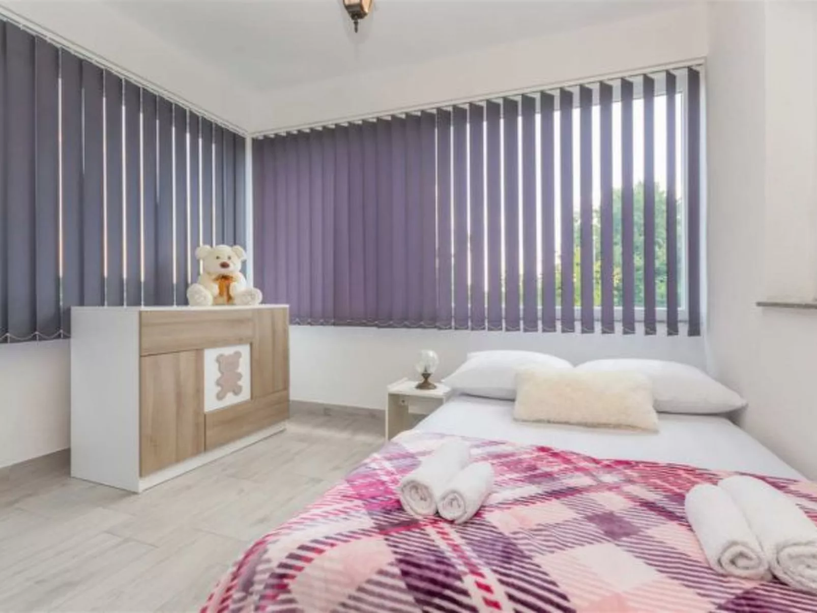 Holiday house Flora with pool - Image-tags.info