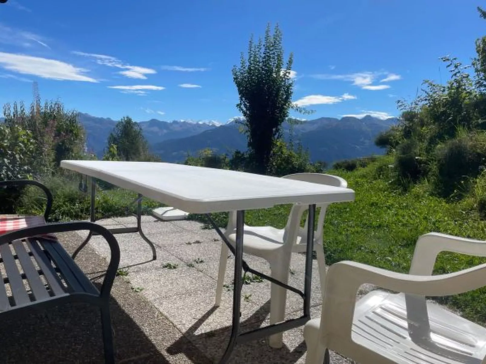 Tiny House facing the Alps - Ski in and out - Buiten