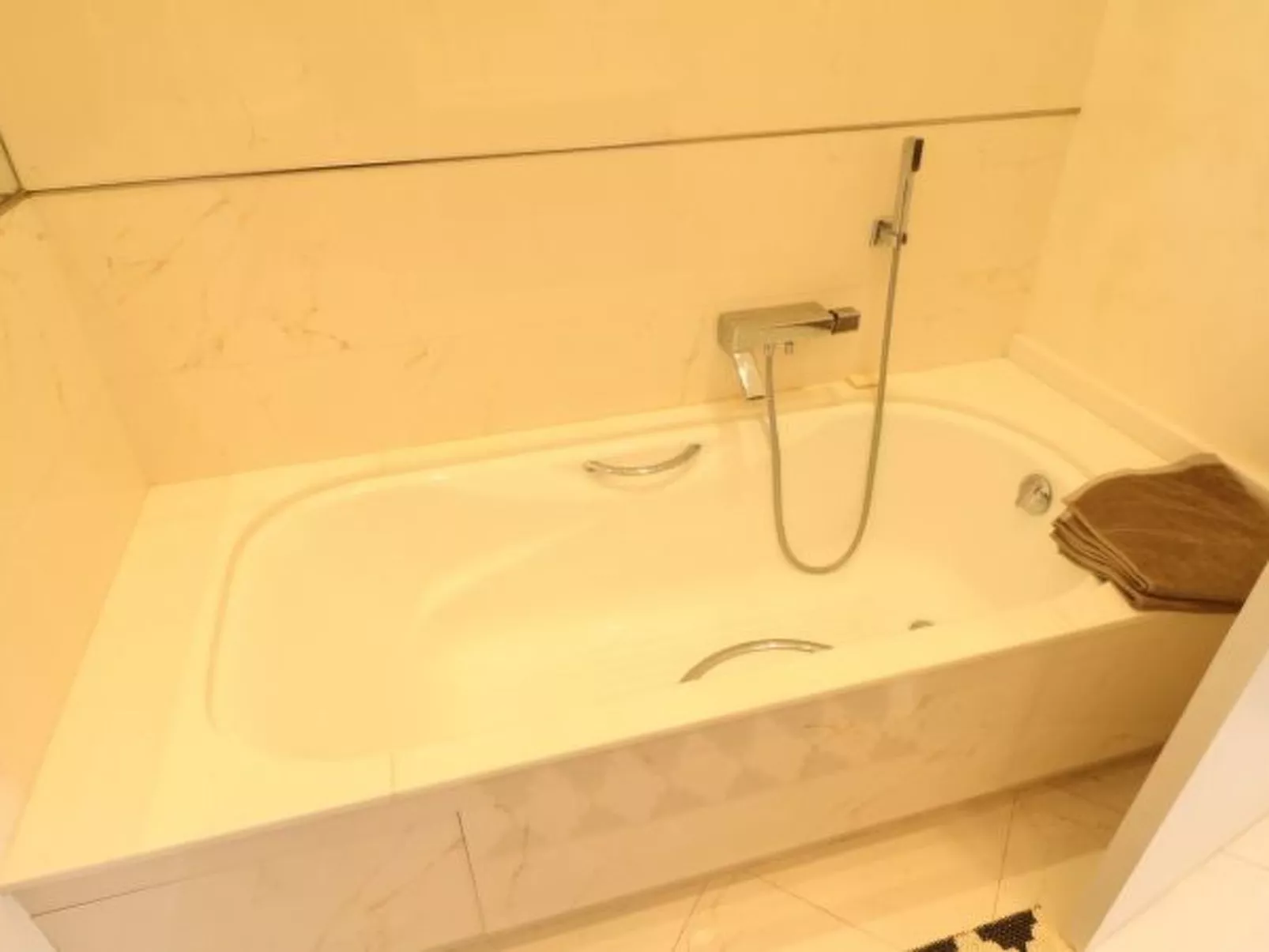 3 bedroom facing the beach 401 - Image-tags.info