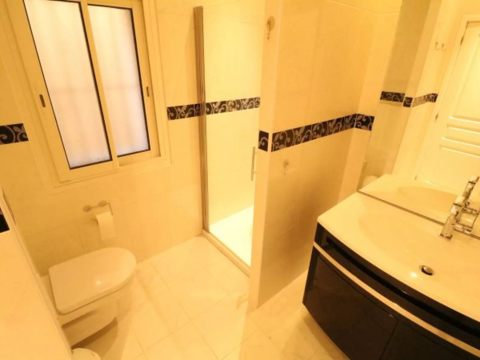 Beautiful 3 bedroom Carlton Canada 403 - Image-tags.info