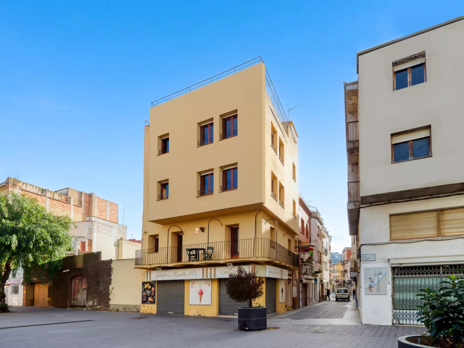 Centro peatonal Roses - Buiten