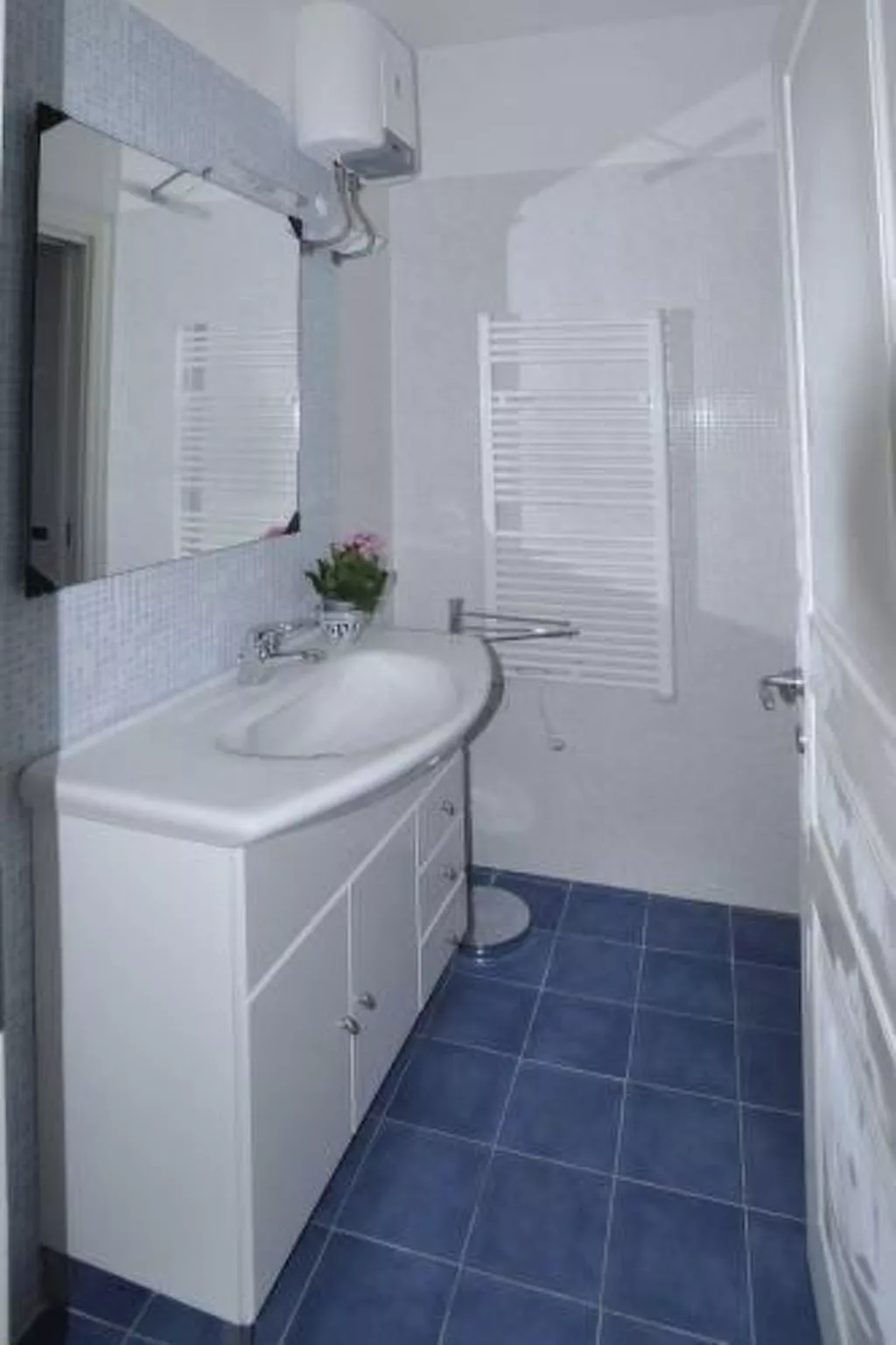 Unterkunft mit privater Terrasse, Gemeinschaftspool - Binnen