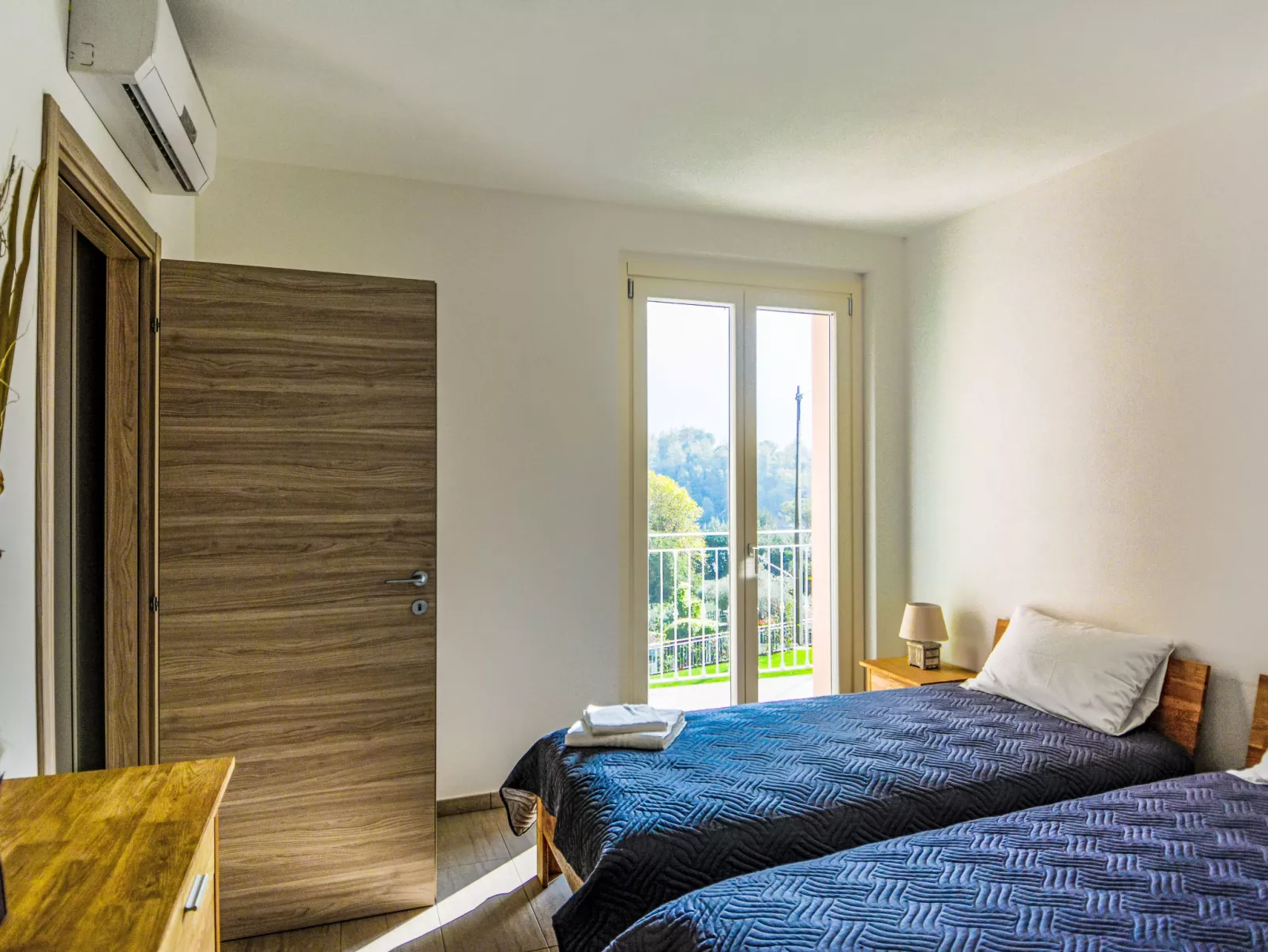 The View Lake Como - Binnen