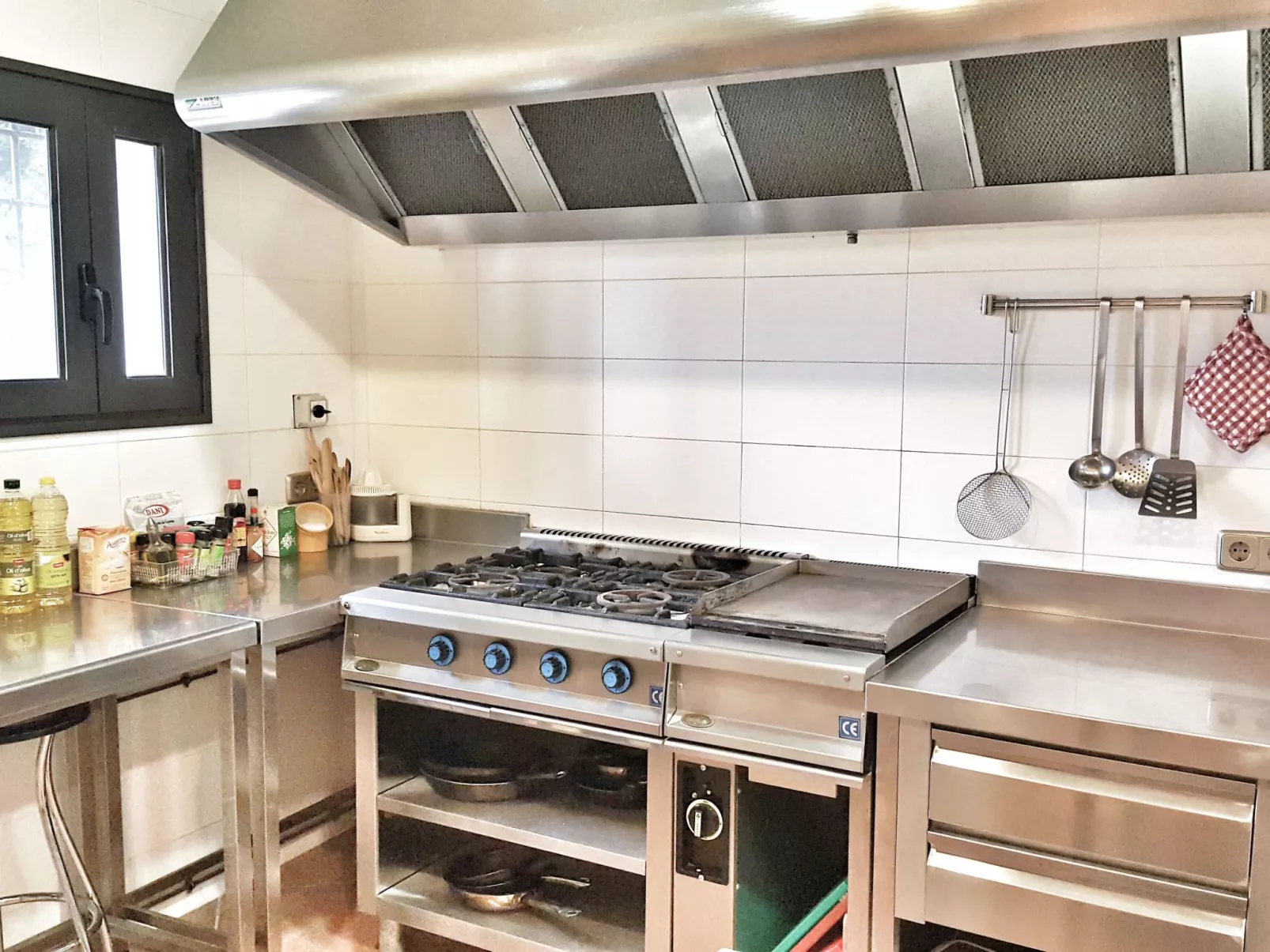 Landhaus, 8 Zimmer mit Bad, Schwimmbad, Tennis - Binnen