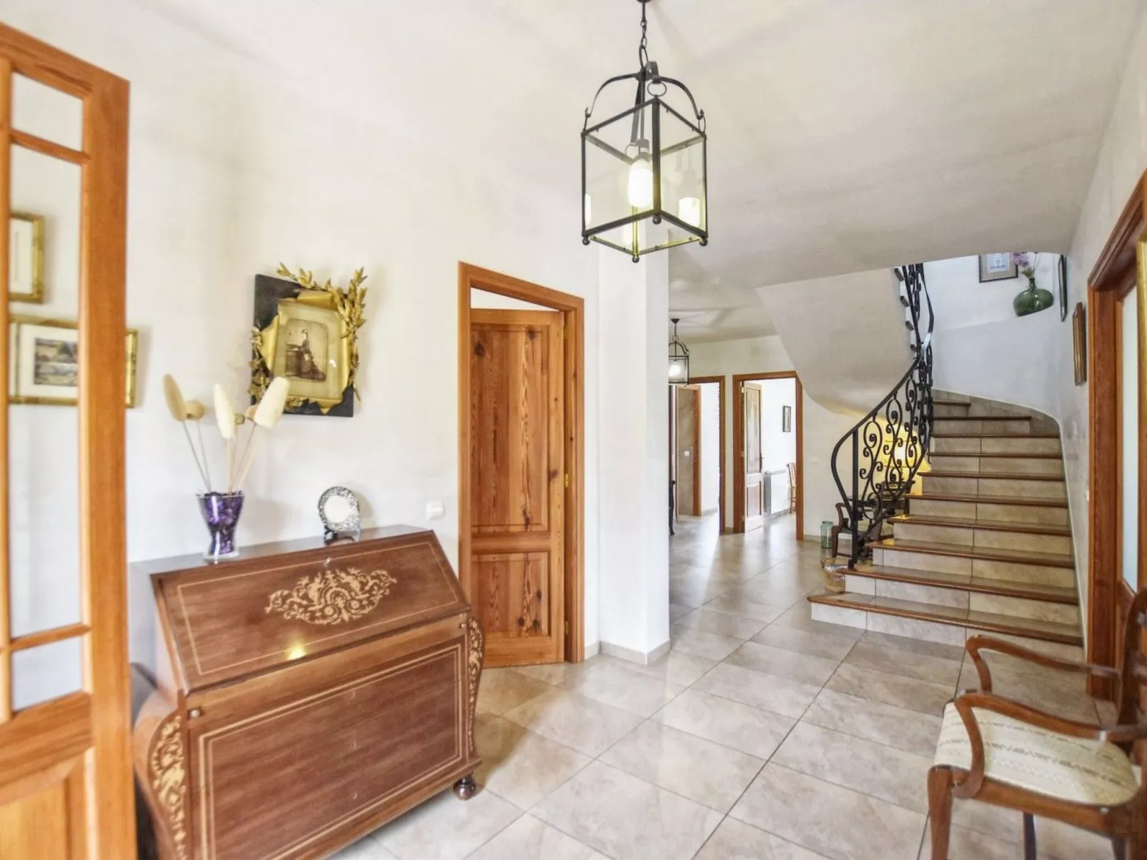 Schönes Landhaus mit Panoramablick auf die Berge - Image-tags.info