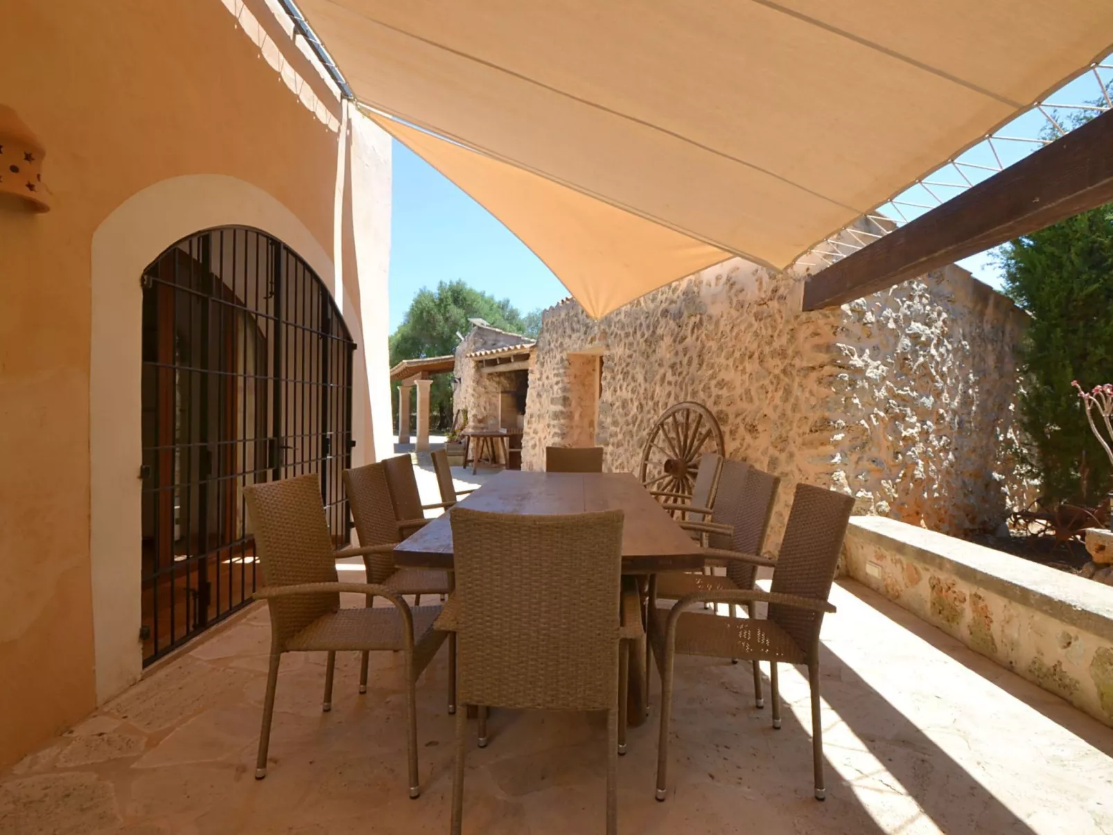 Wunderschönes Landhaus im Landhausstil mit Pool am Ortsrand von Felanitx - Buiten