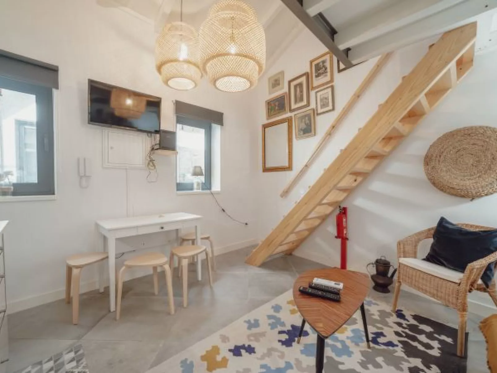 MEZZANINE STYLISH APARTMENT H by VACATIONY - Binnen